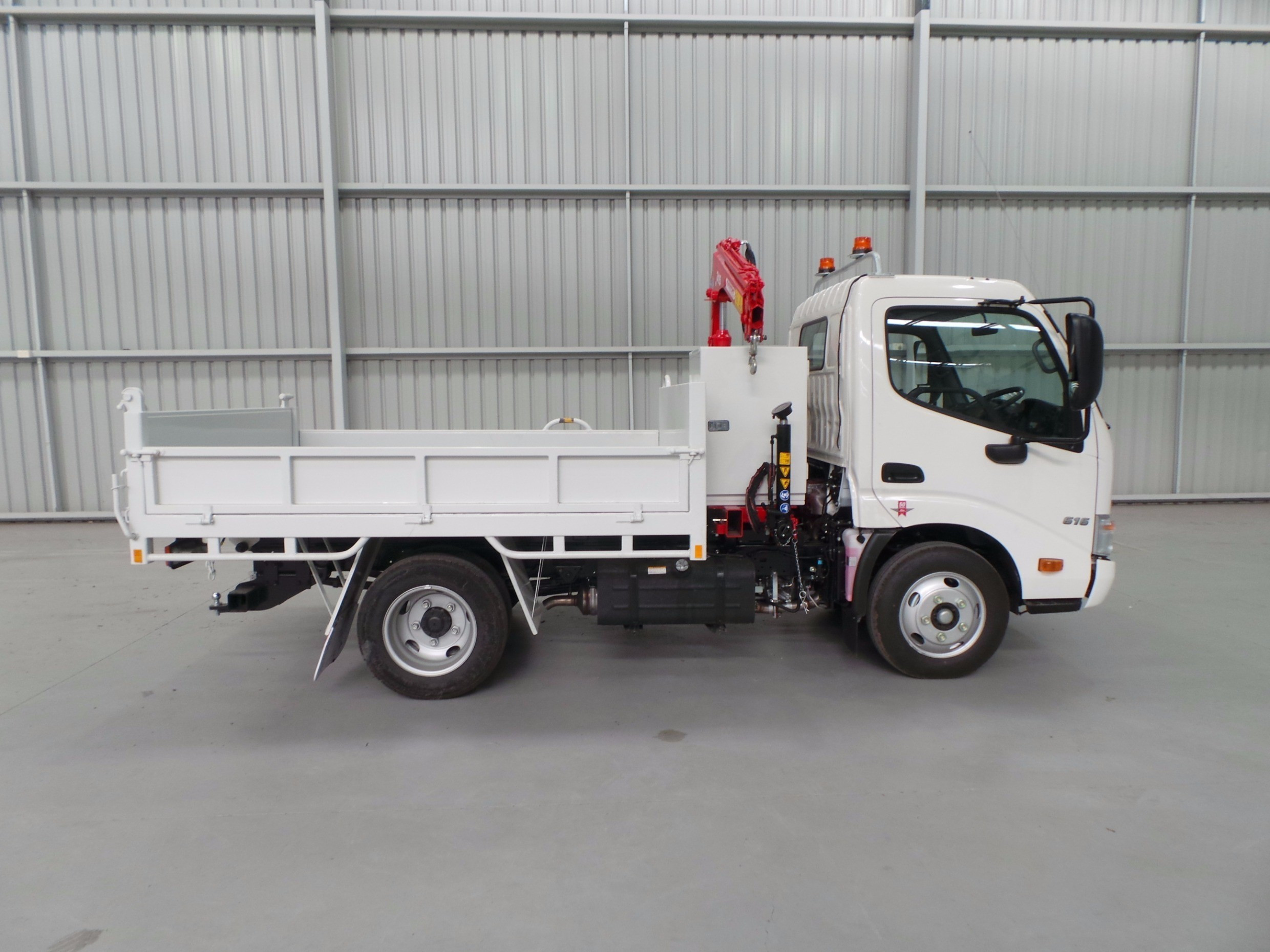 2020 HINO 616 - 300 SERIES AUTOMATIC CRANE TRUCK
