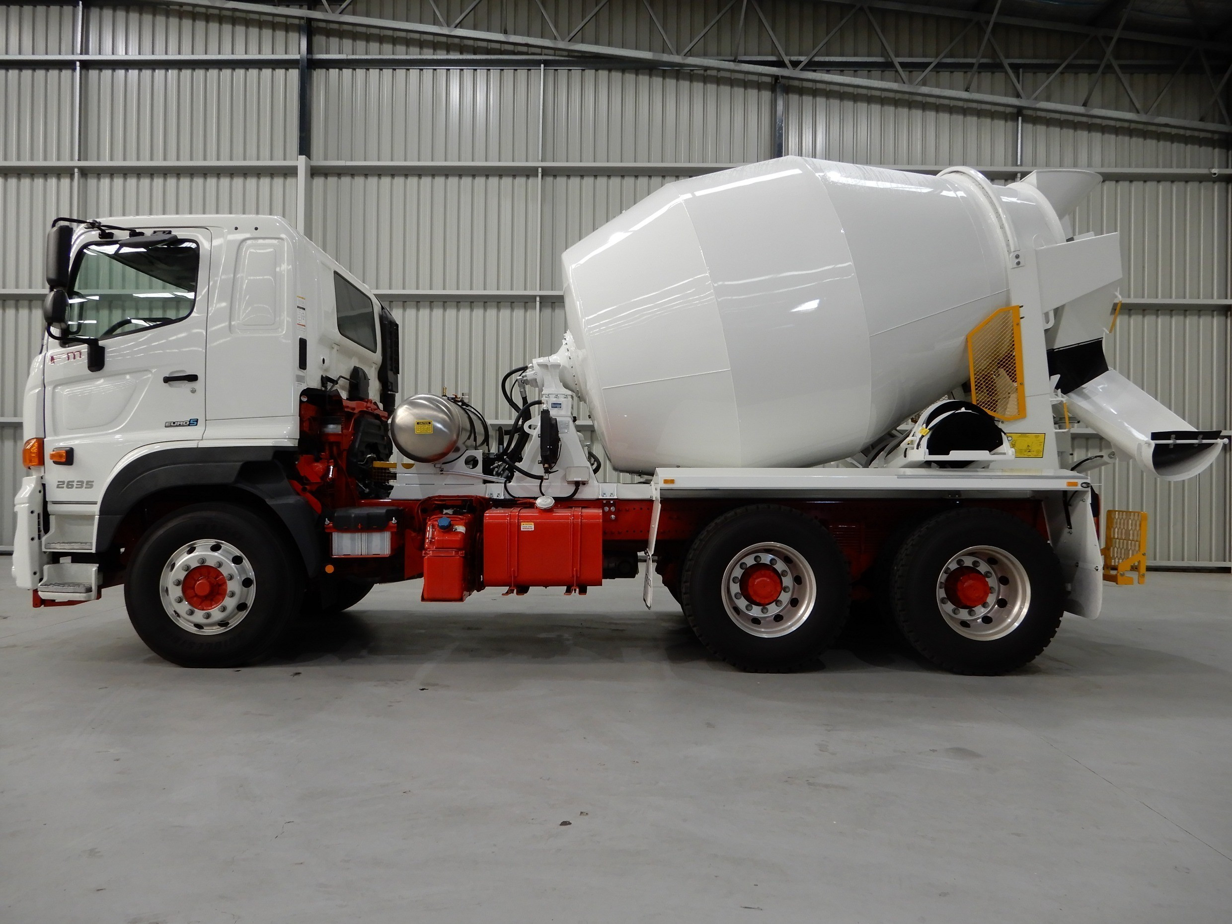 2020 HINO FM 2635 500 SERIES MEDIUM MANUAL 6X4 CONCRETE AGITATOR