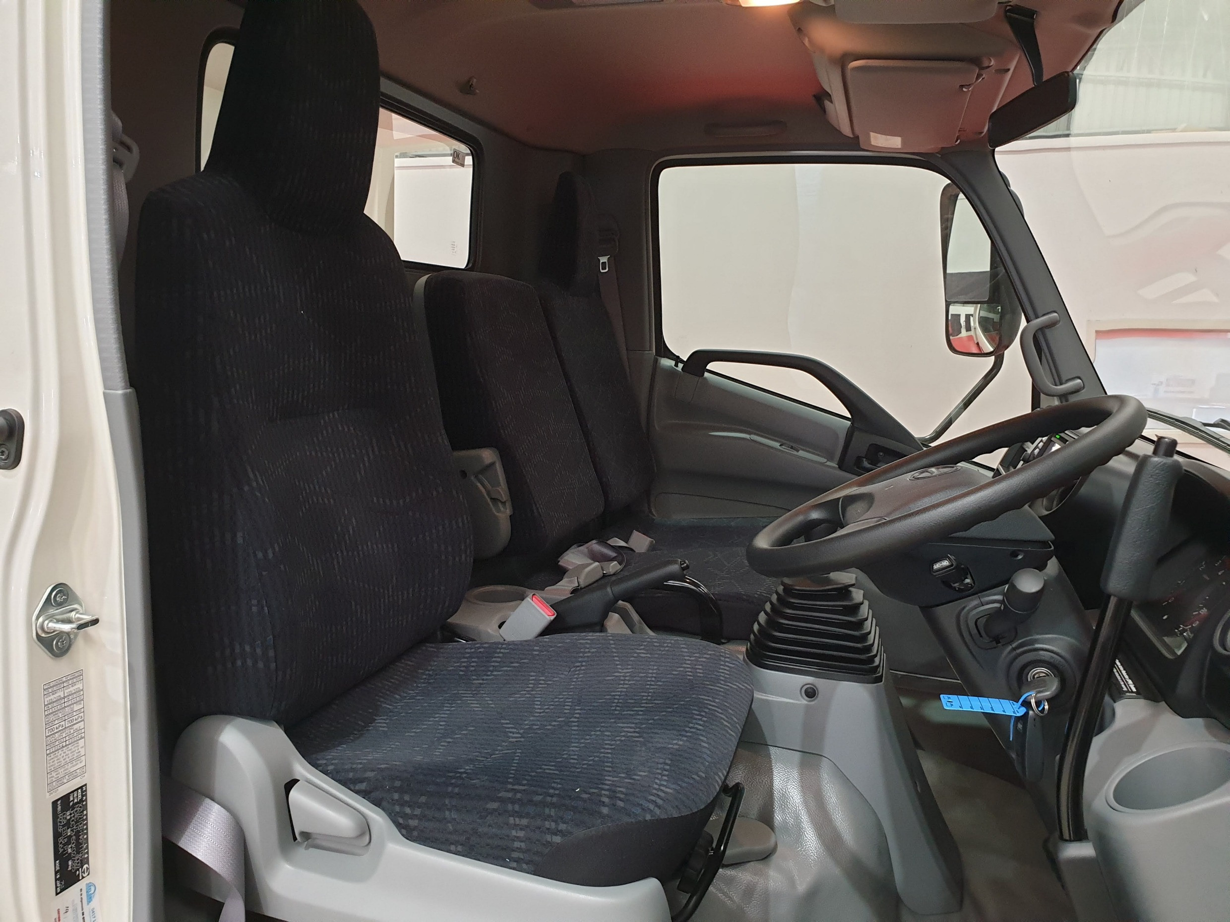 2020 HINO 917 - 300 SERIES MANUAL TIPPER