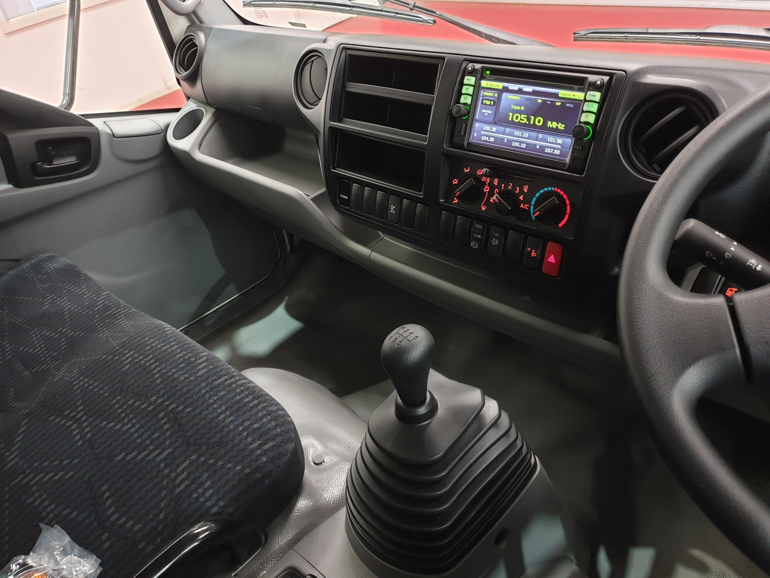 2020 HINO 917 - 300 SERIES MANUAL TIPPER