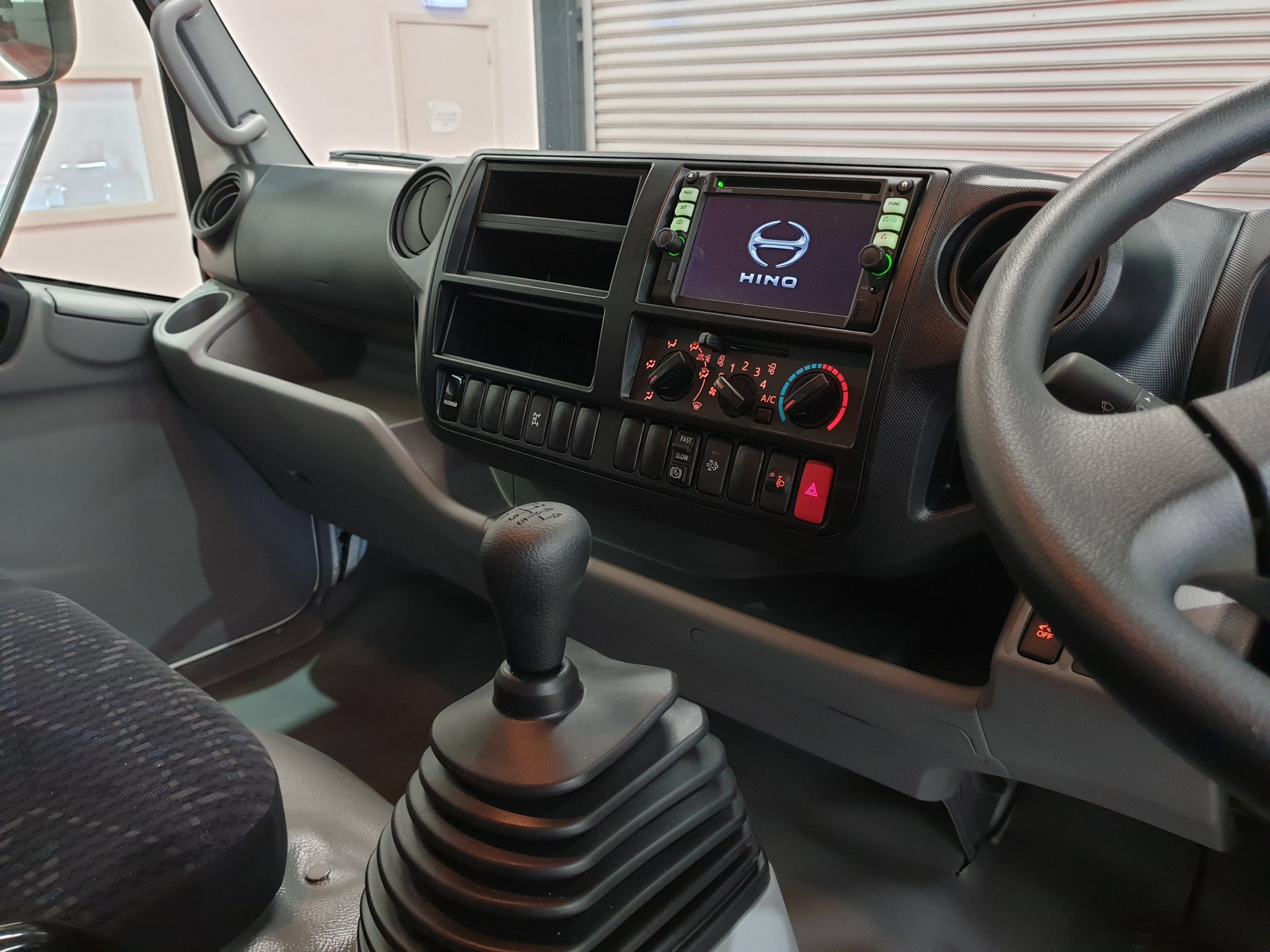 2020 HINO 917 - 300 SERIES MANUAL TIPPER