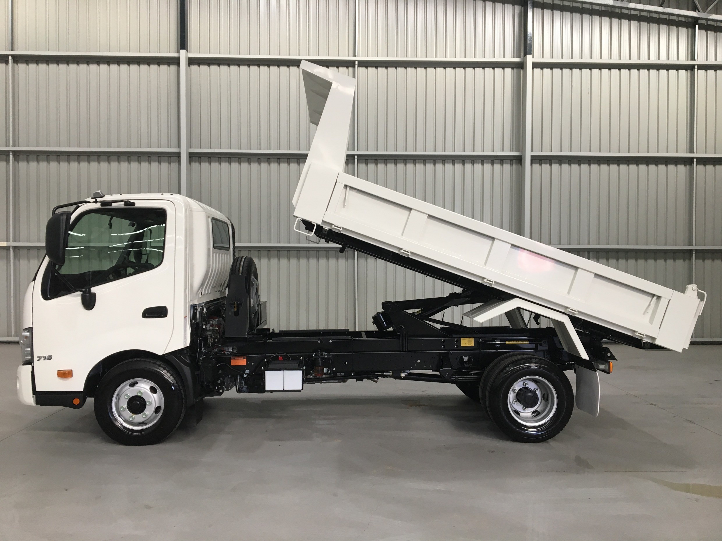 2021 HINO 716 - 300 SERIES TRUCK 716 - 300 SERIES AUTOMATIC TIPPER