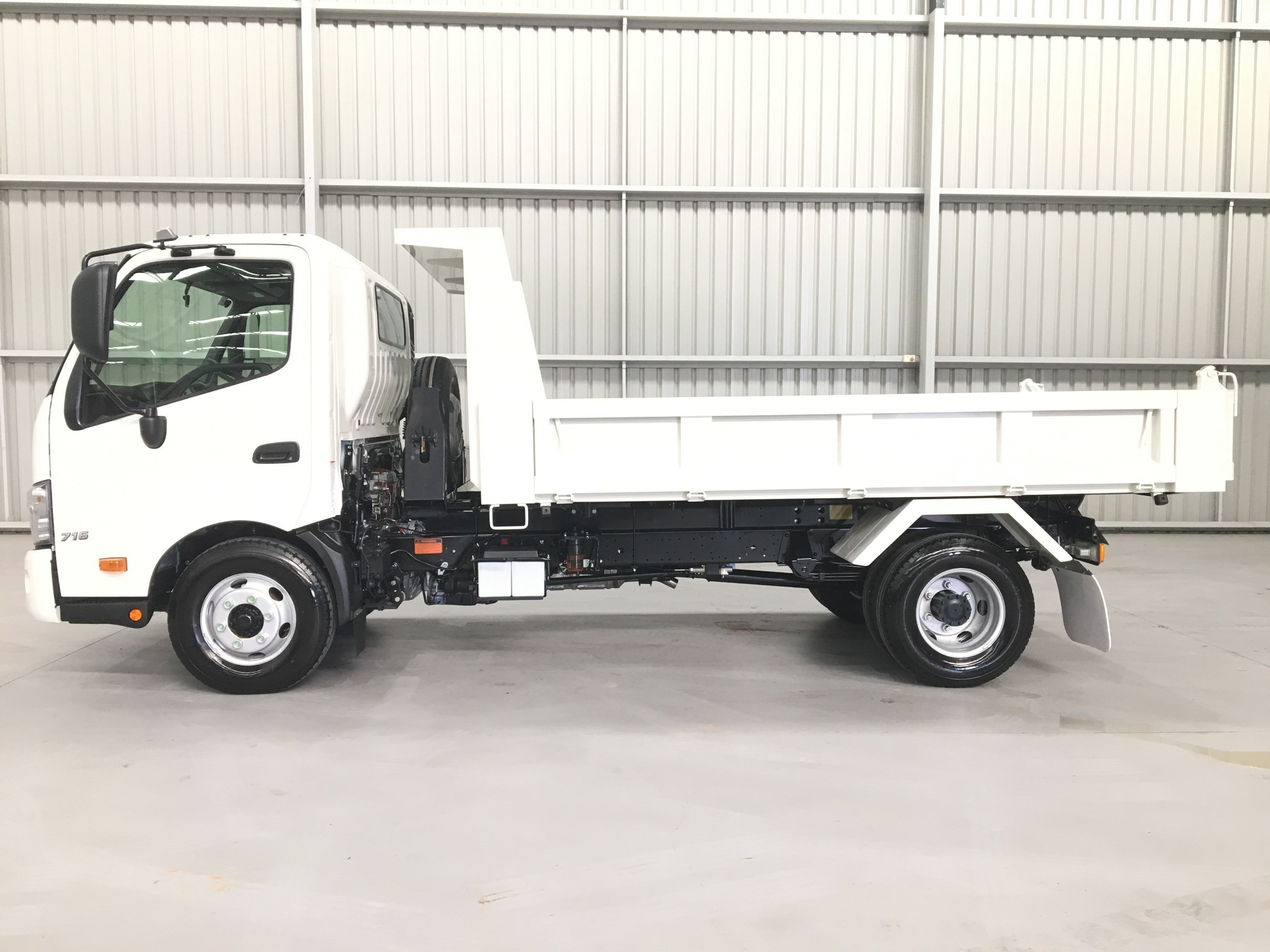 2021 HINO 716 - 300 SERIES TRUCK 716 - 300 SERIES AUTOMATIC TIPPER