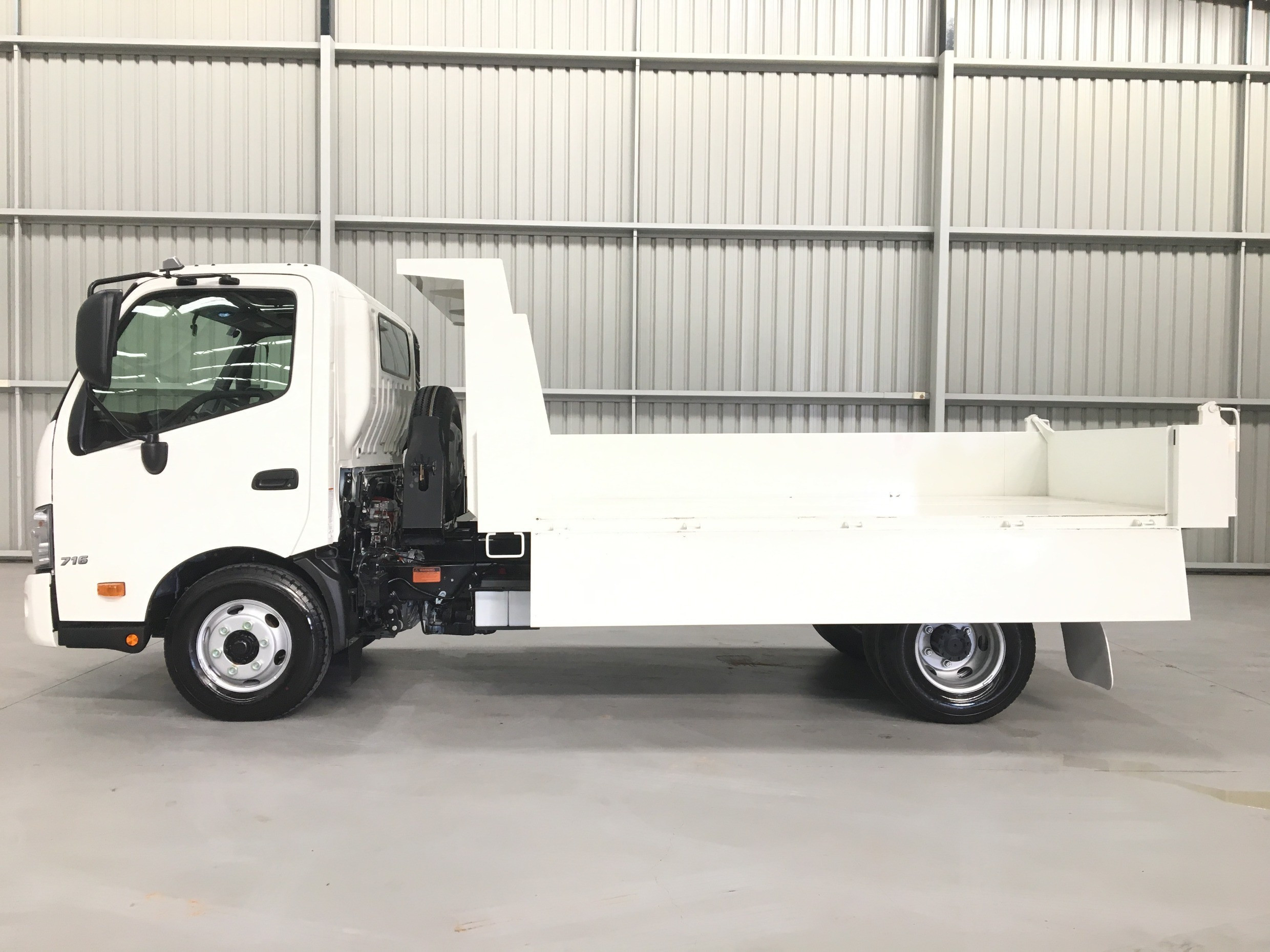 2021 HINO 716 - 300 SERIES TRUCK 716 - 300 SERIES AUTOMATIC TIPPER
