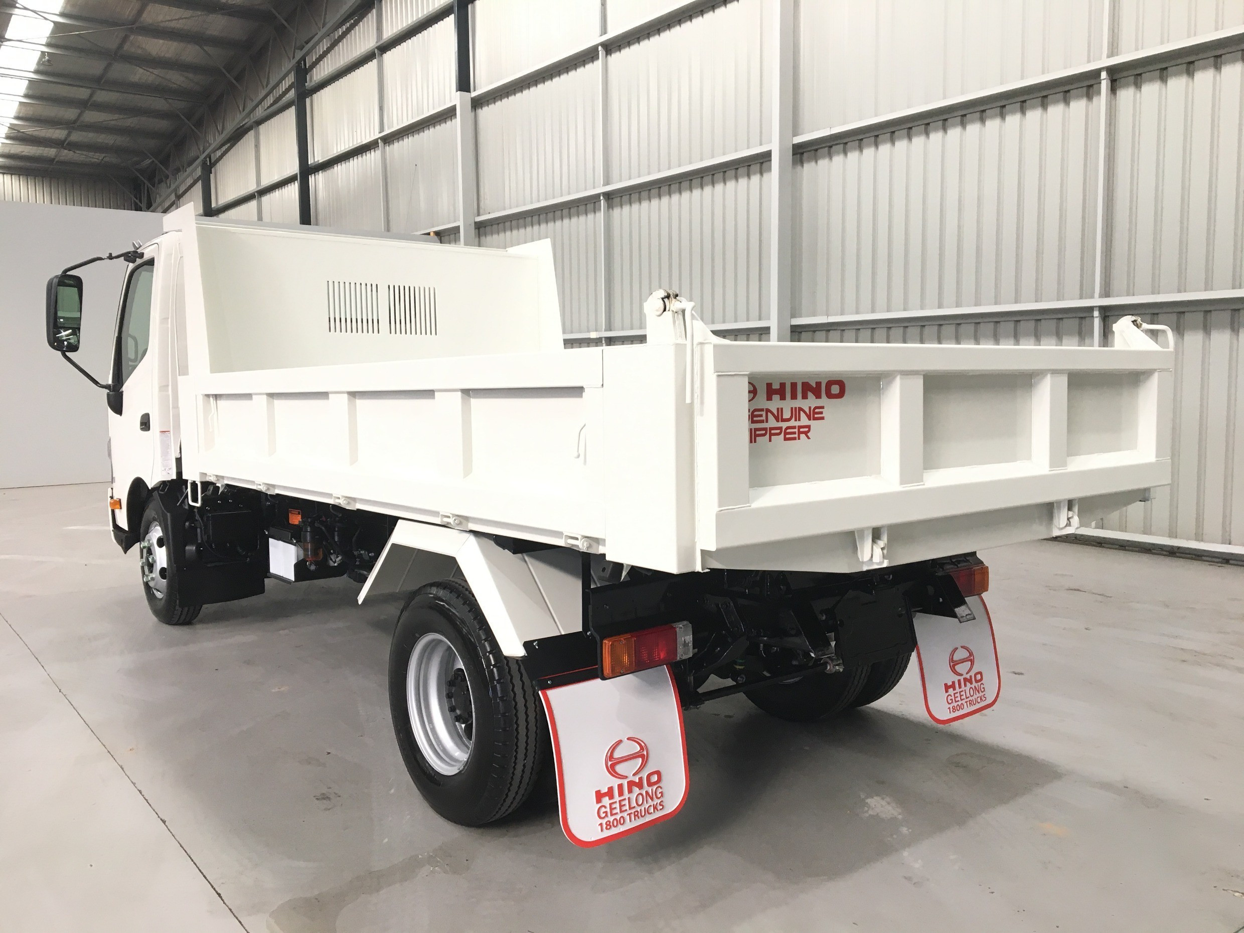 2021 HINO 716 - 300 SERIES TRUCK 716 - 300 SERIES AUTOMATIC TIPPER