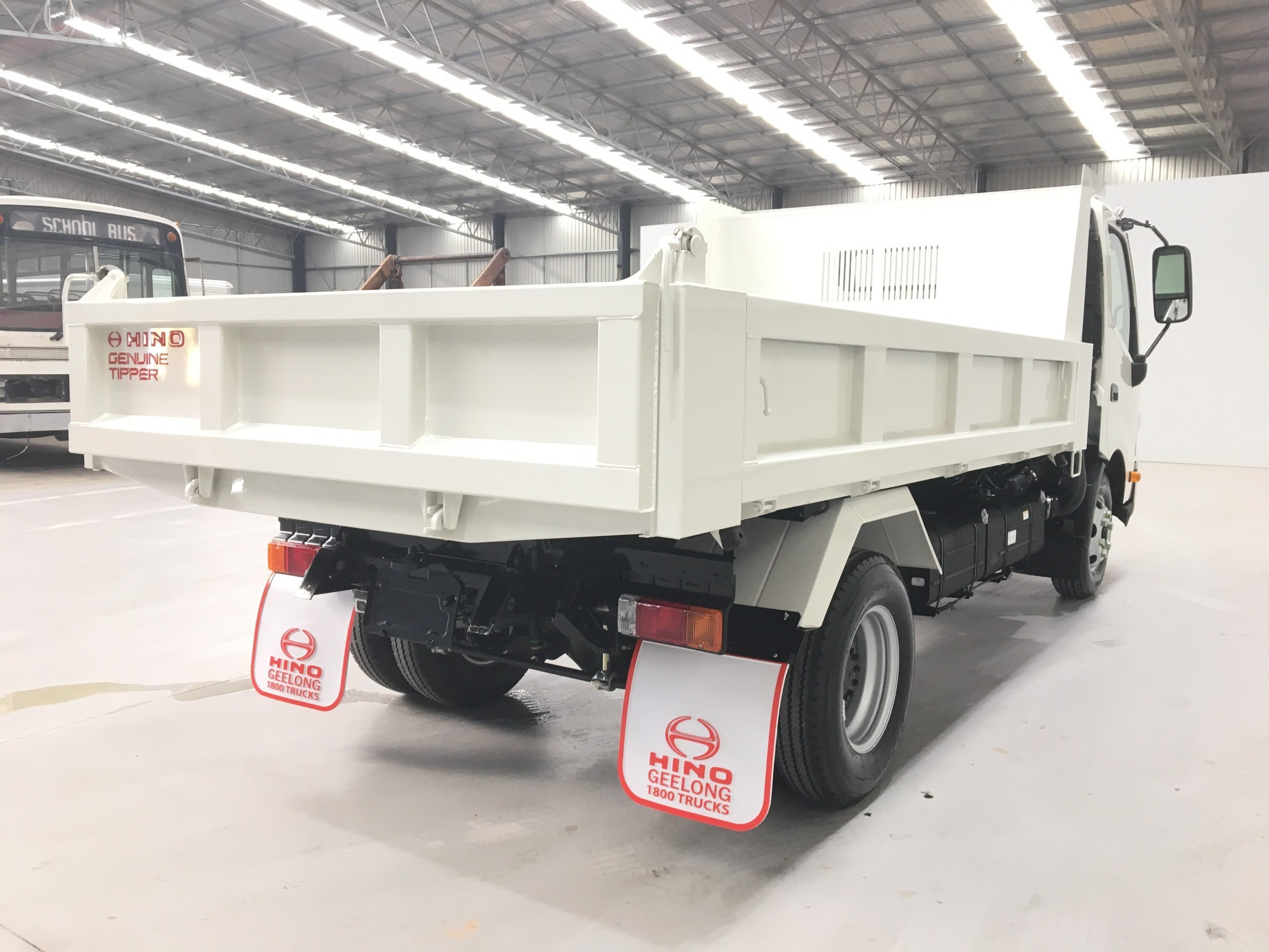 2021 HINO 716 - 300 SERIES TRUCK 716 - 300 SERIES AUTOMATIC TIPPER