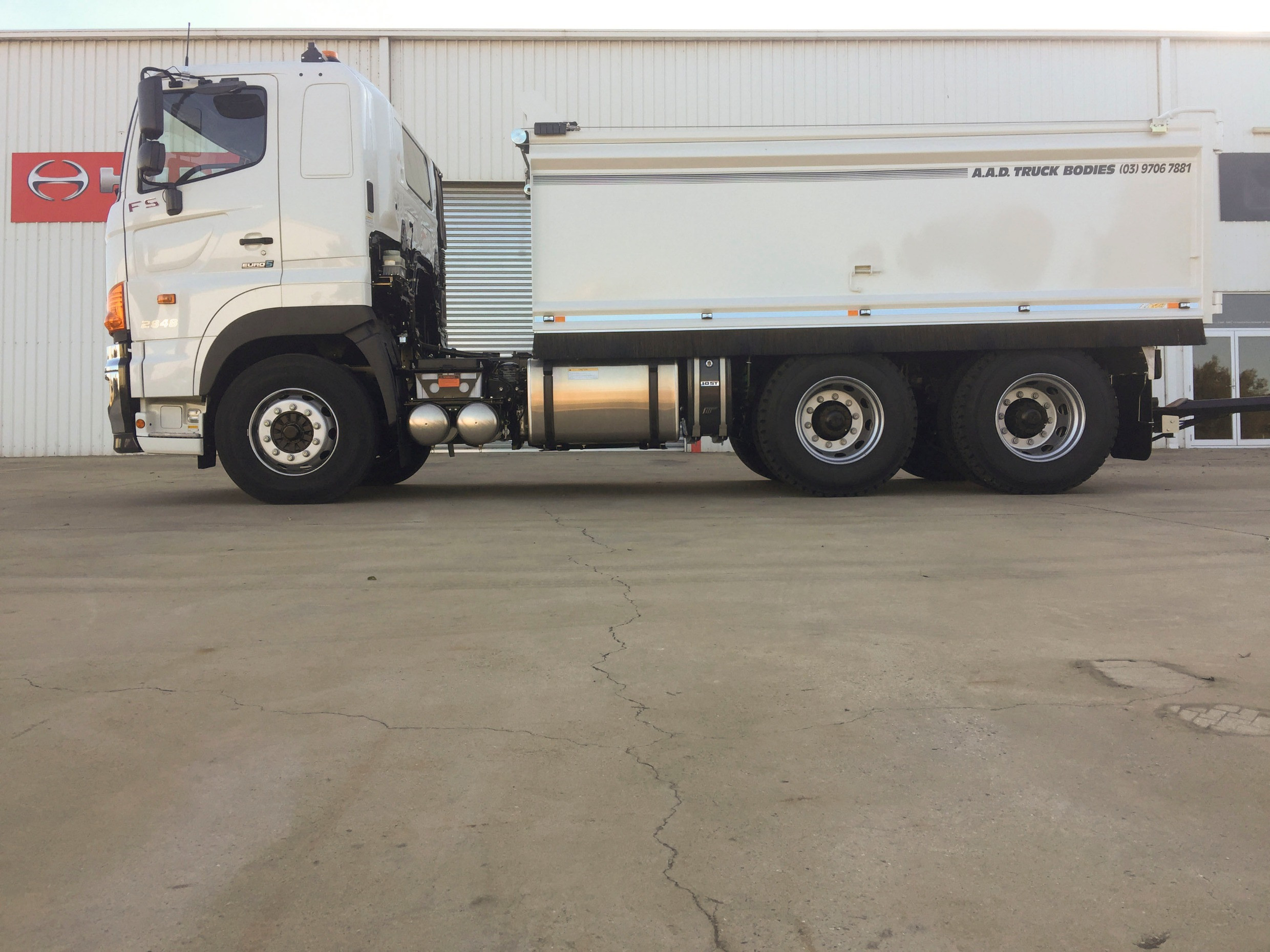 2021 HINO FS -700 SERIES AUTOMATIC TIPPER