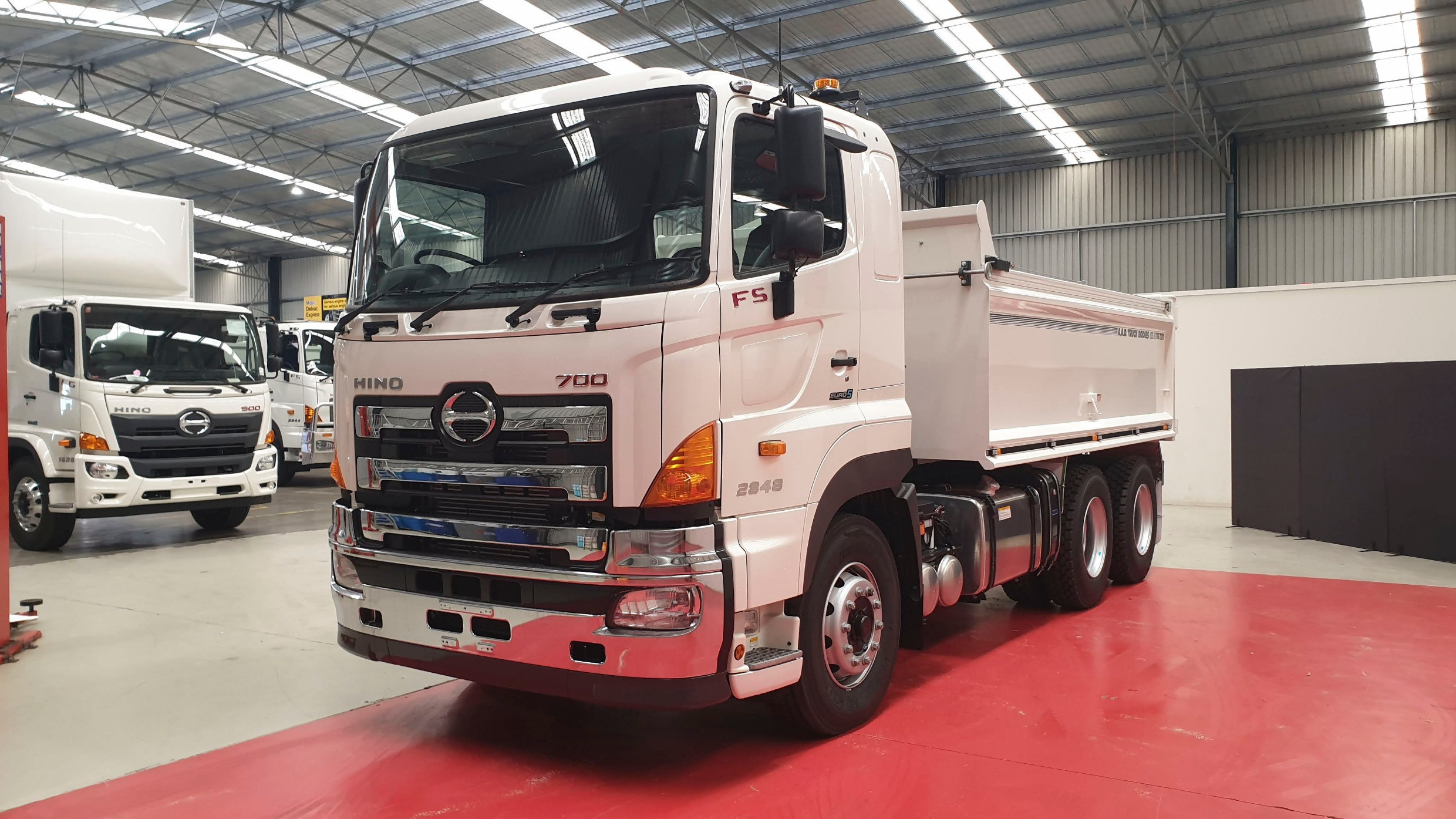 2021 HINO FS -700 SERIES AMT TIPPER