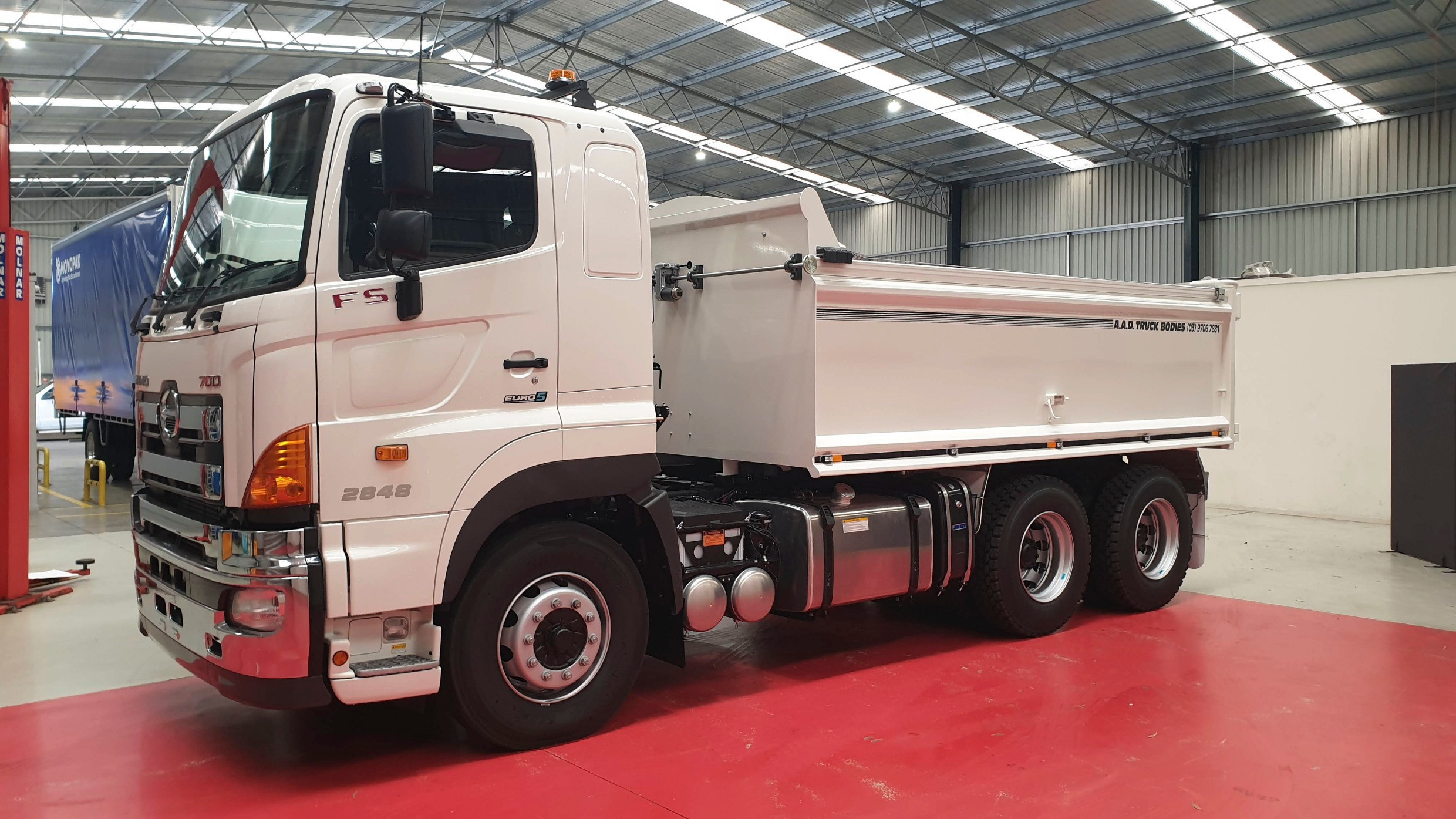 2021 HINO FS -700 SERIES AMT TIPPER