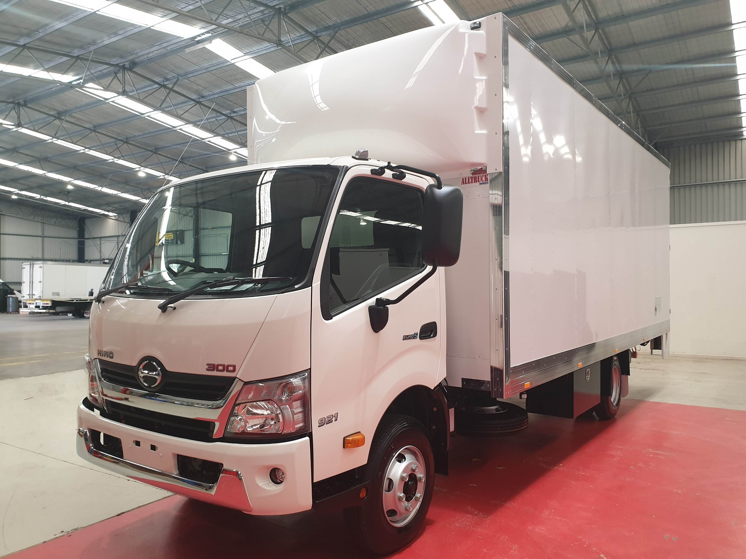 2021 HINO 921- 300 SERIES AUTOMATIC PANTECH