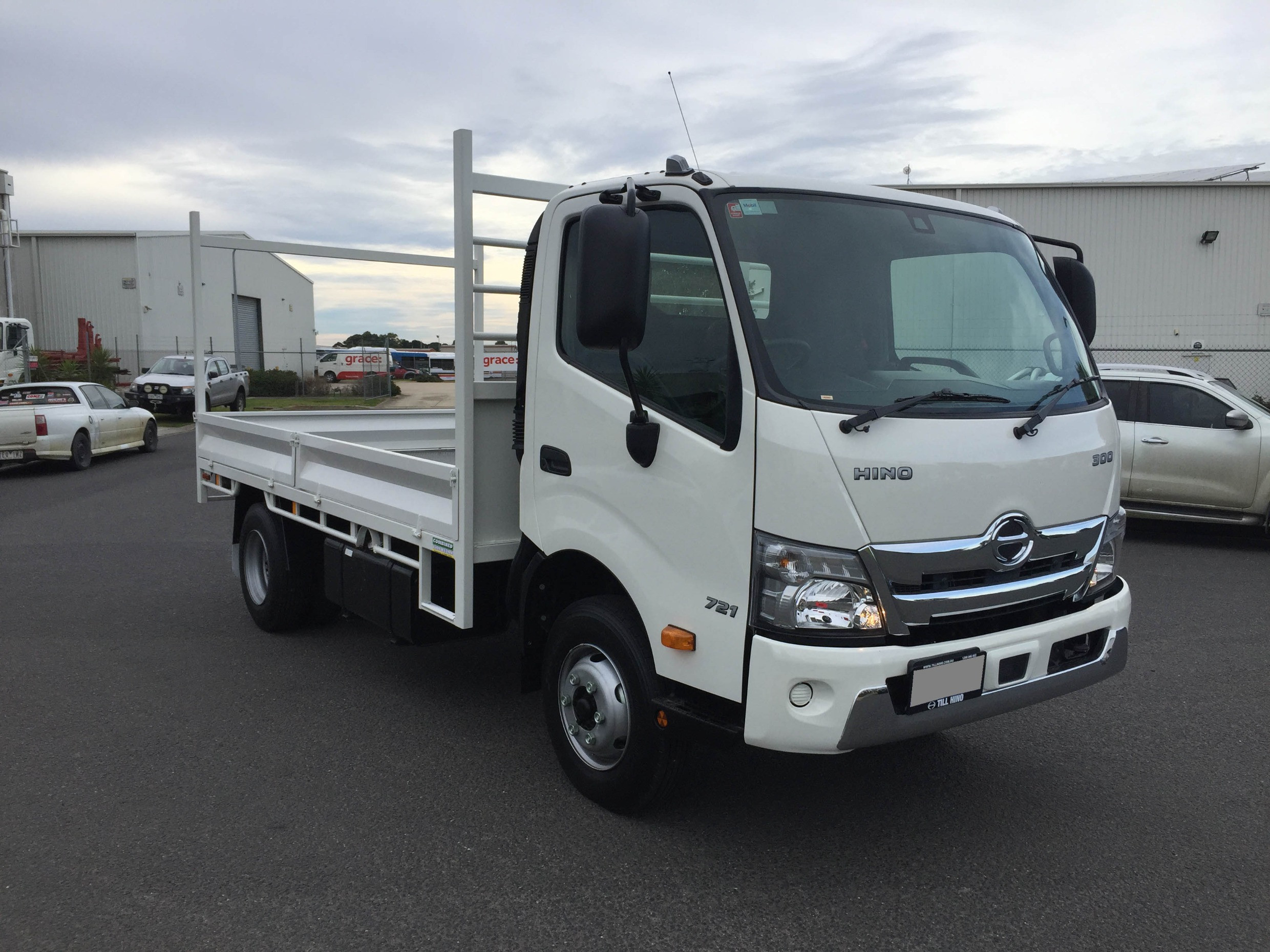 2021 HINO 721 - 300 SERIES AUTOMATIC TRAY