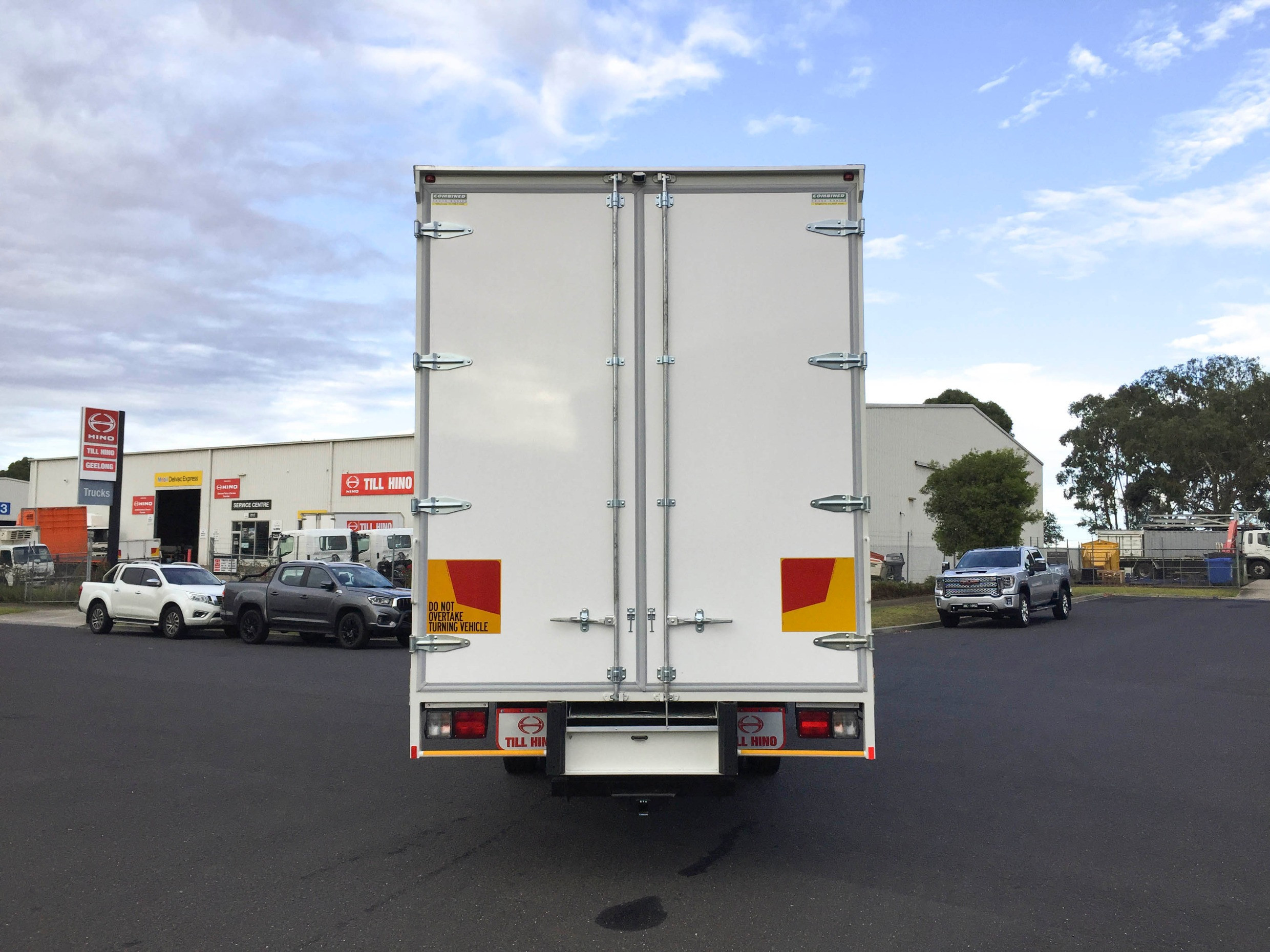 2022 HINO FE 1426-500 SERIES AUTOMATIC PANTECH