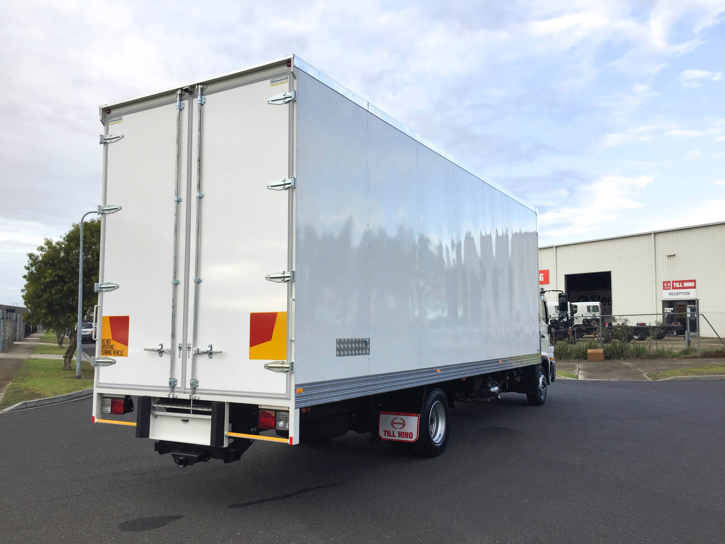 2022 HINO FE 1426-500 SERIES AUTOMATIC PANTECH