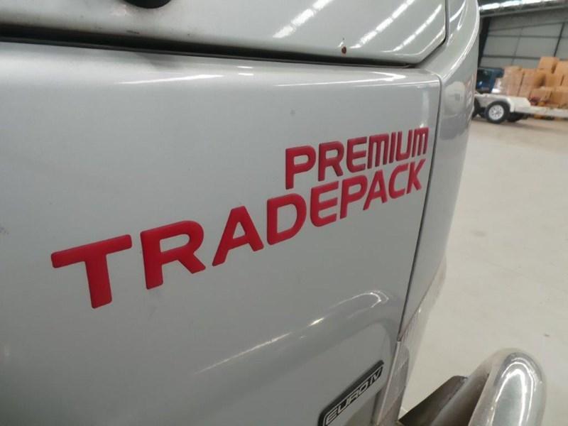 2010 ISUZU NPR200