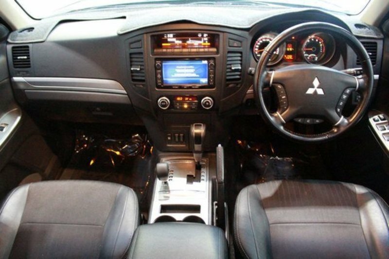 2013 MITSUBISHI PAJERO VR-X LWB (4x4) NW MY13