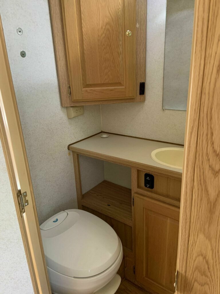 2003 WINNEBAGO EXPLORER 7 SP MANUAL MOTOR HOME
