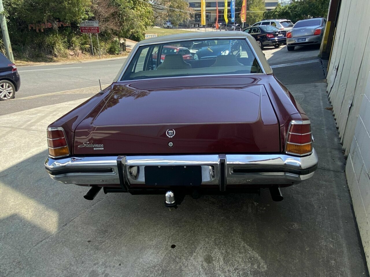 1977 HOLDEN STATESMAN HX DE VILLE 3 SP AUTOMATIC 4D SEDAN