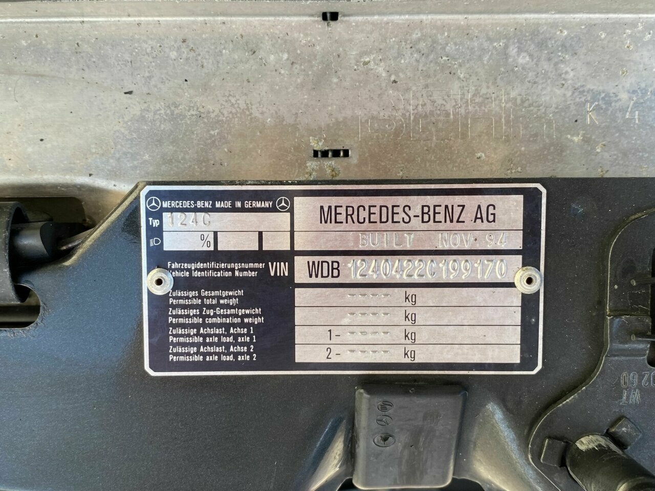 1996 MERCEDES-BENZ E220 C 4 SP AUTOMATIC 2D COUPE
