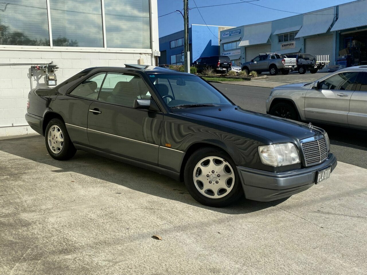 1996 MERCEDES-BENZ E220 C 4 SP AUTOMATIC 2D COUPE