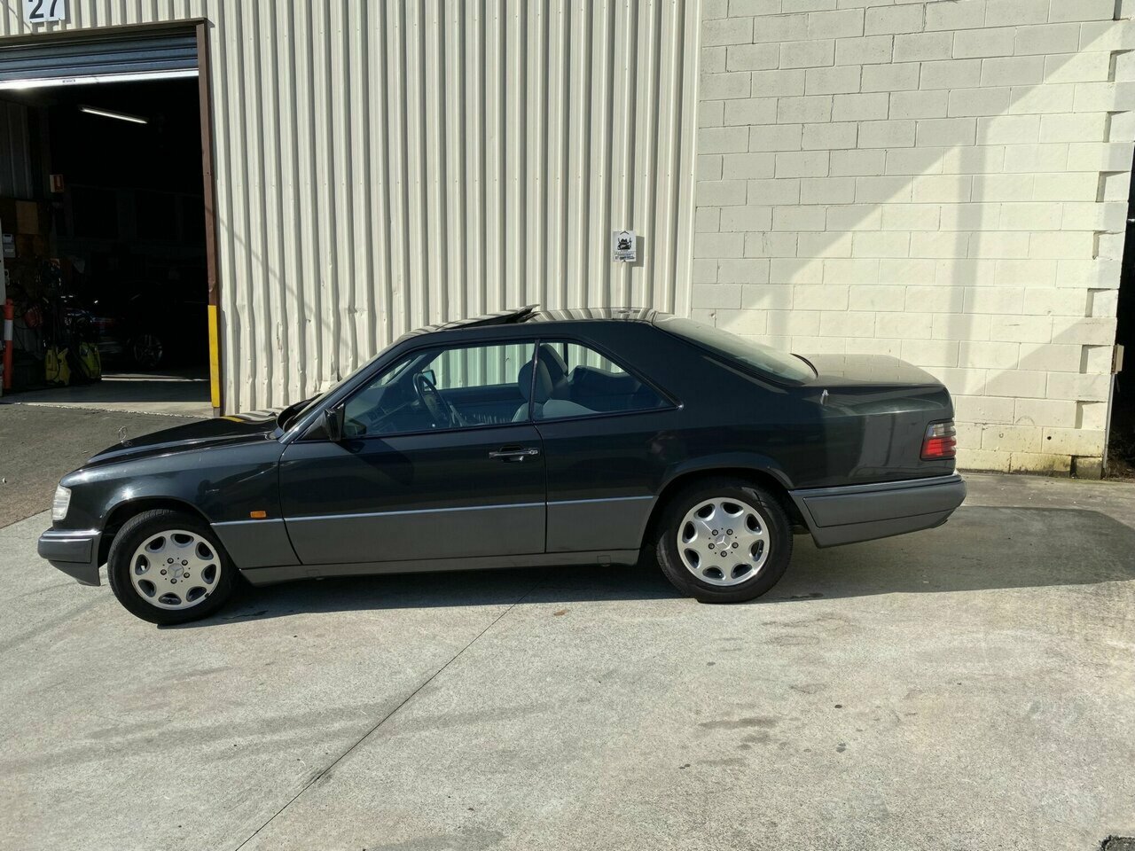 1996 MERCEDES-BENZ E220 C 4 SP AUTOMATIC 2D COUPE