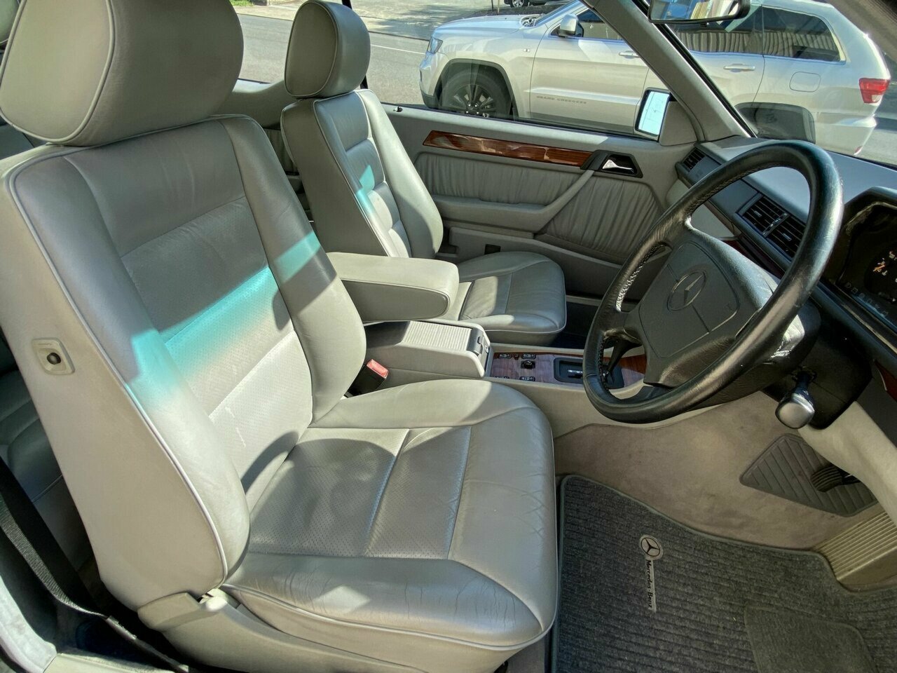 1996 MERCEDES-BENZ E220 C 4 SP AUTOMATIC 2D COUPE