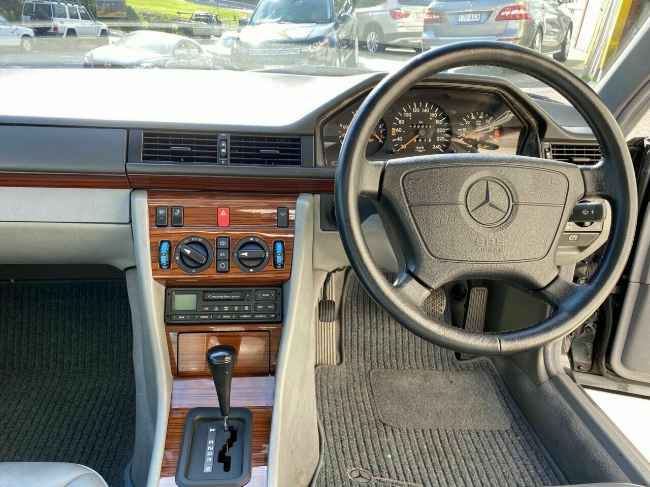 1996 MERCEDES-BENZ E220 C 4 SP AUTOMATIC 2D COUPE