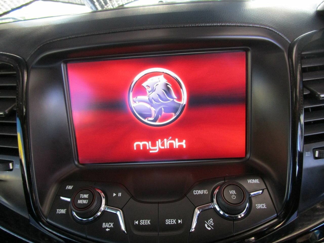 2015 HOLDEN COMMODORE SV6VF SEDAN