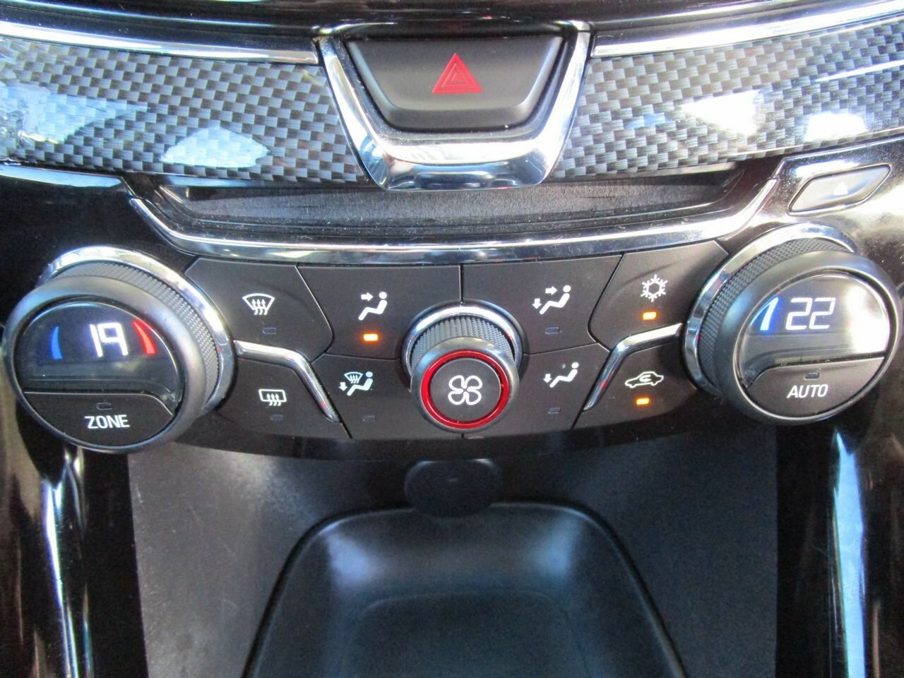 2015 HOLDEN COMMODORE SV6VF SEDAN