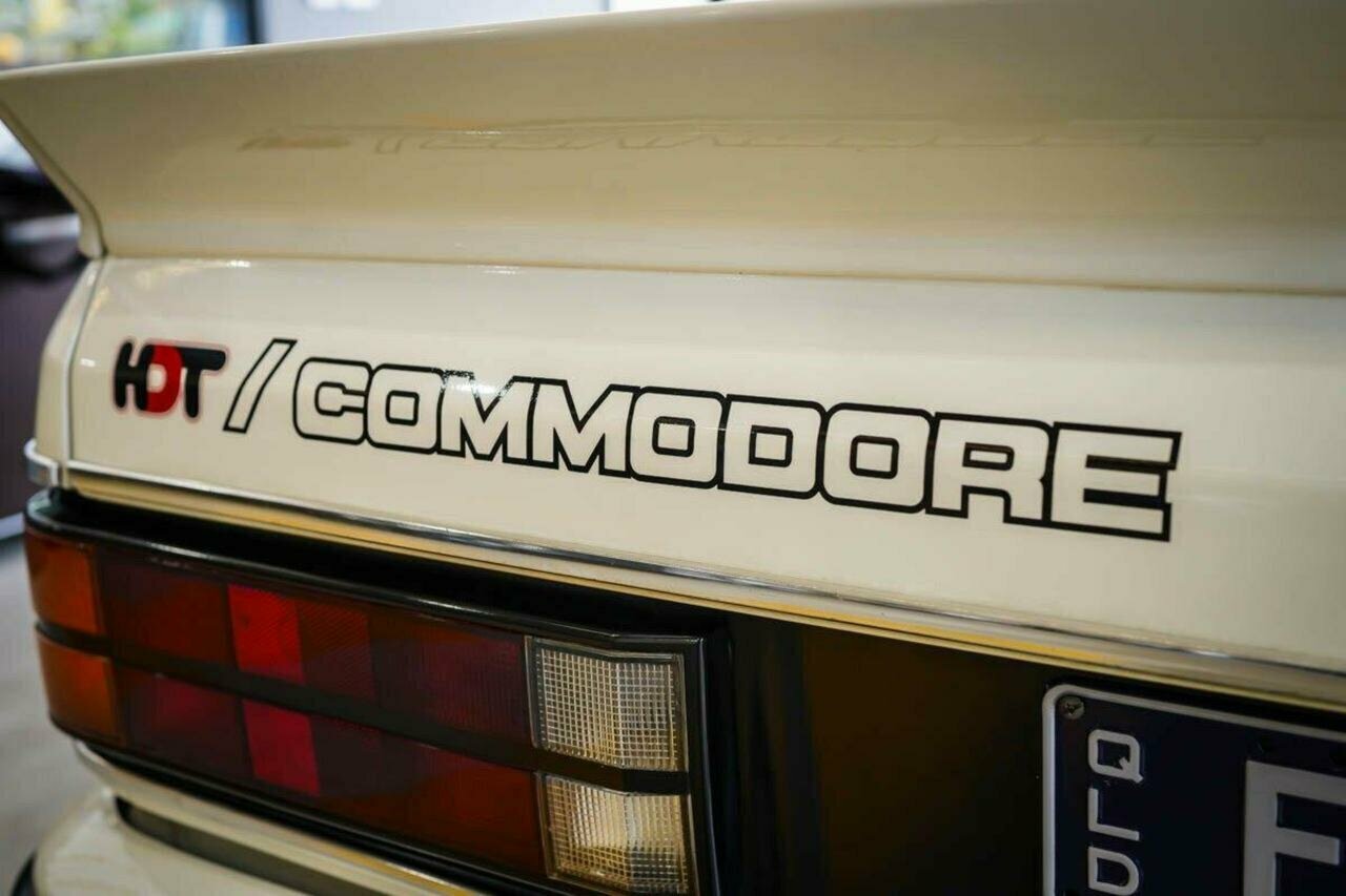 1980 HOLDEN COMMODORE VC SL/E 3 SP AUTOMATIC 4D SEDAN