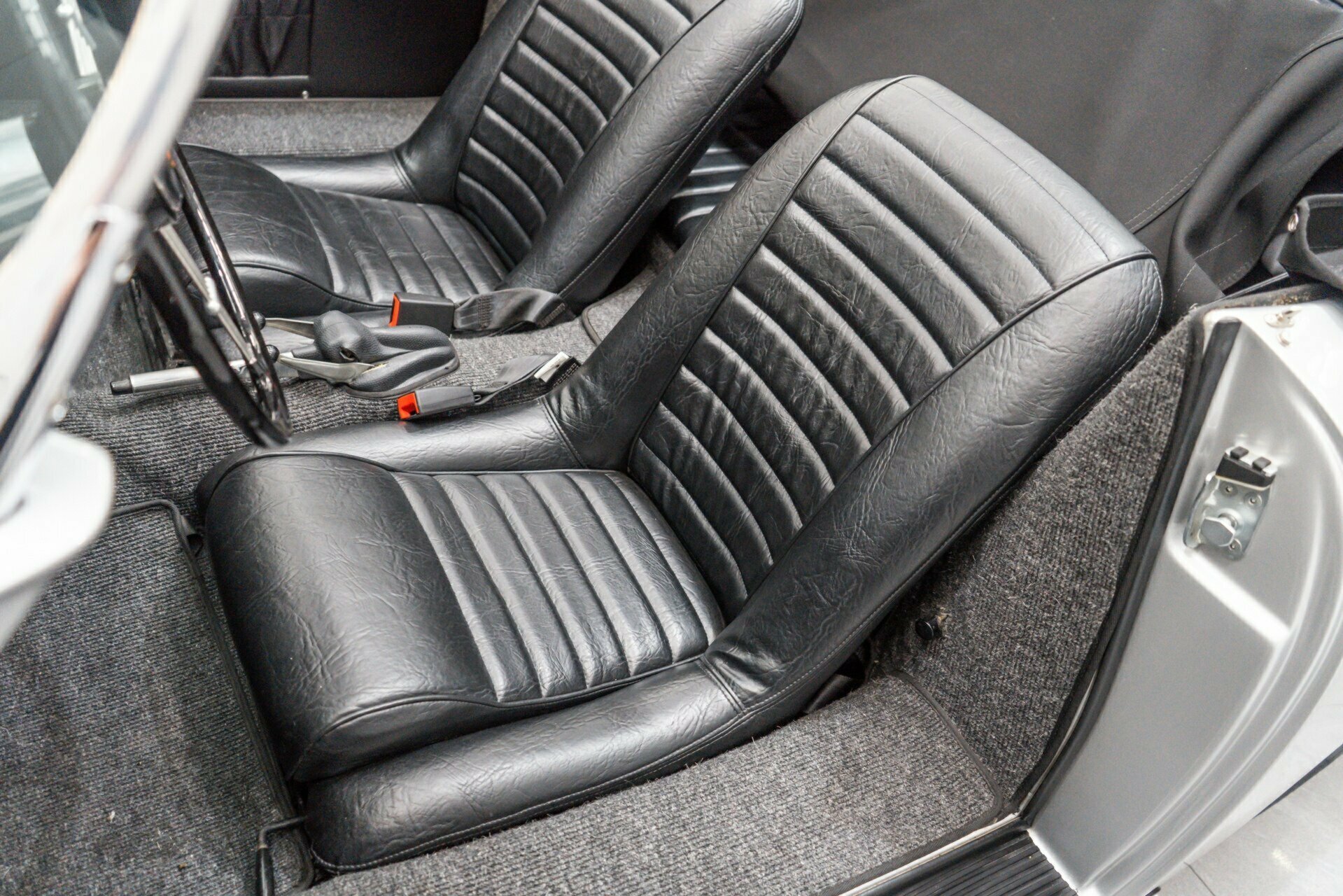 1956 PORSCHE 356 A SPEEDSTER 4 SP MANUAL 2D CABRIOLET