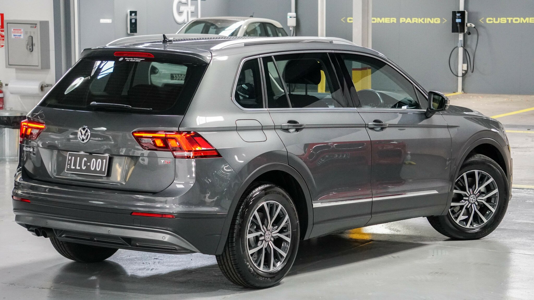 2017 VOLKSWAGEN TIGUAN 5NA 110 TSI COMFORTLINE 6 SP DIRECT SHIFT 4D WAGON