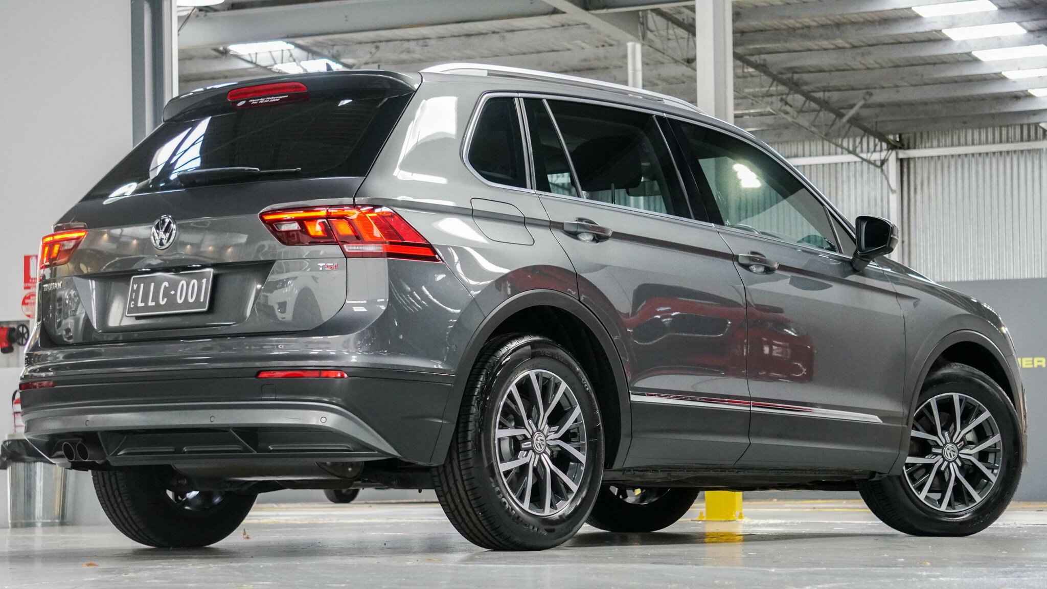 2017 VOLKSWAGEN TIGUAN 5NA 110 TSI COMFORTLINE 6 SP DIRECT SHIFT 4D WAGON