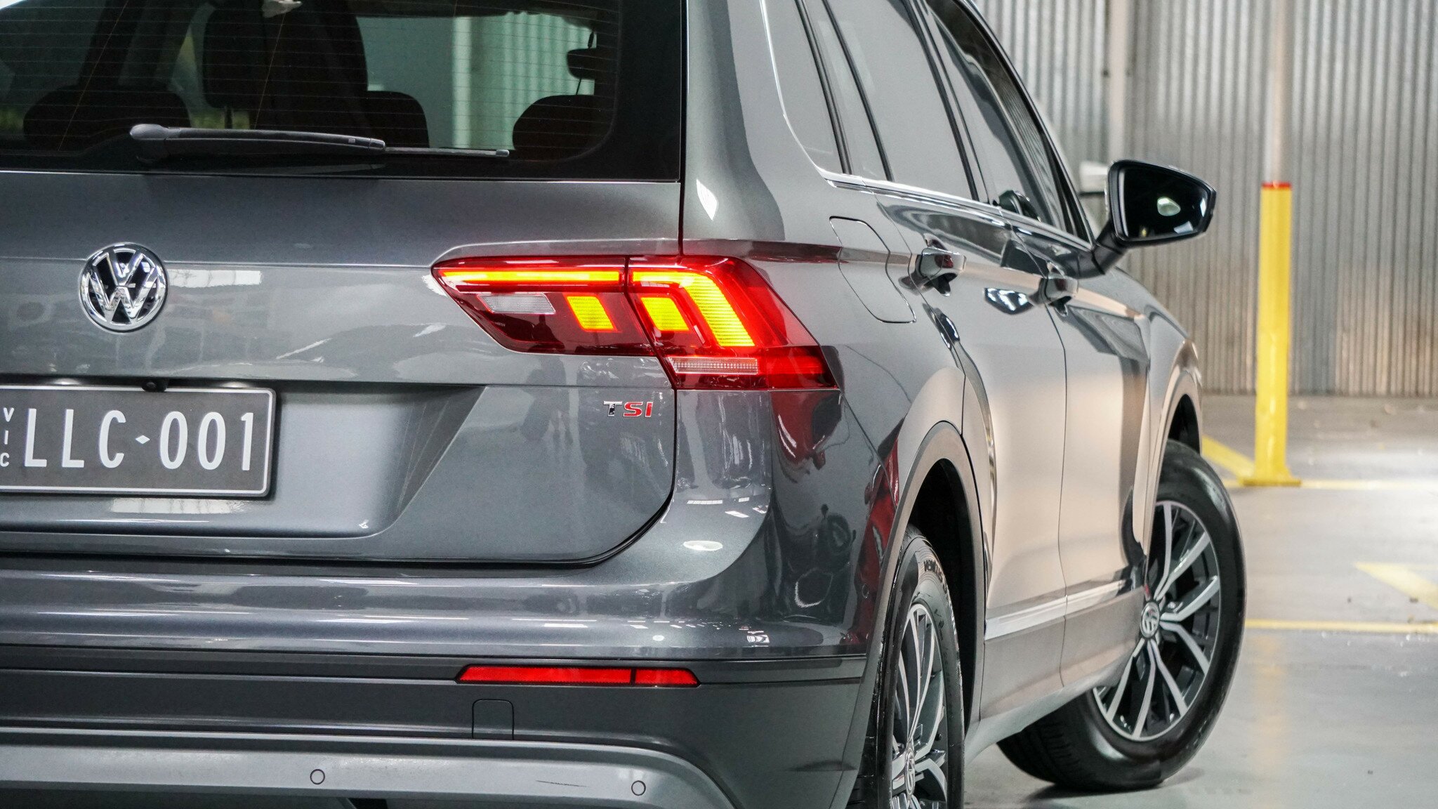 2017 VOLKSWAGEN TIGUAN 5NA 110 TSI COMFORTLINE 6 SP DIRECT SHIFT 4D WAGON