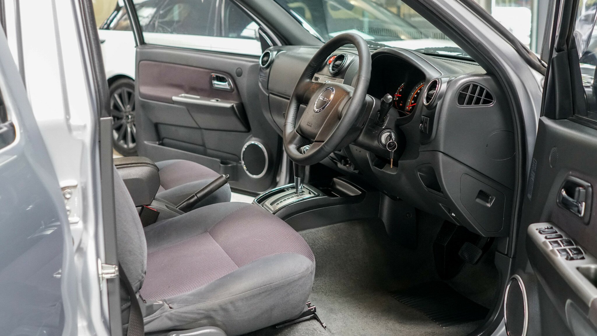 2011 ISUZU D-MAX TF MY10 LS (4X2) 4 SP AUTOMATIC 4D CREW CAB UTILITY