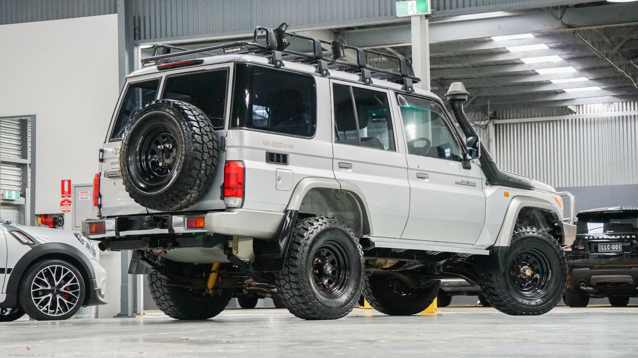 2009 TOYOTA LANDCRUISER VDJ76R GXL (4X4) 5 SP MANUAL 4D WAGON
