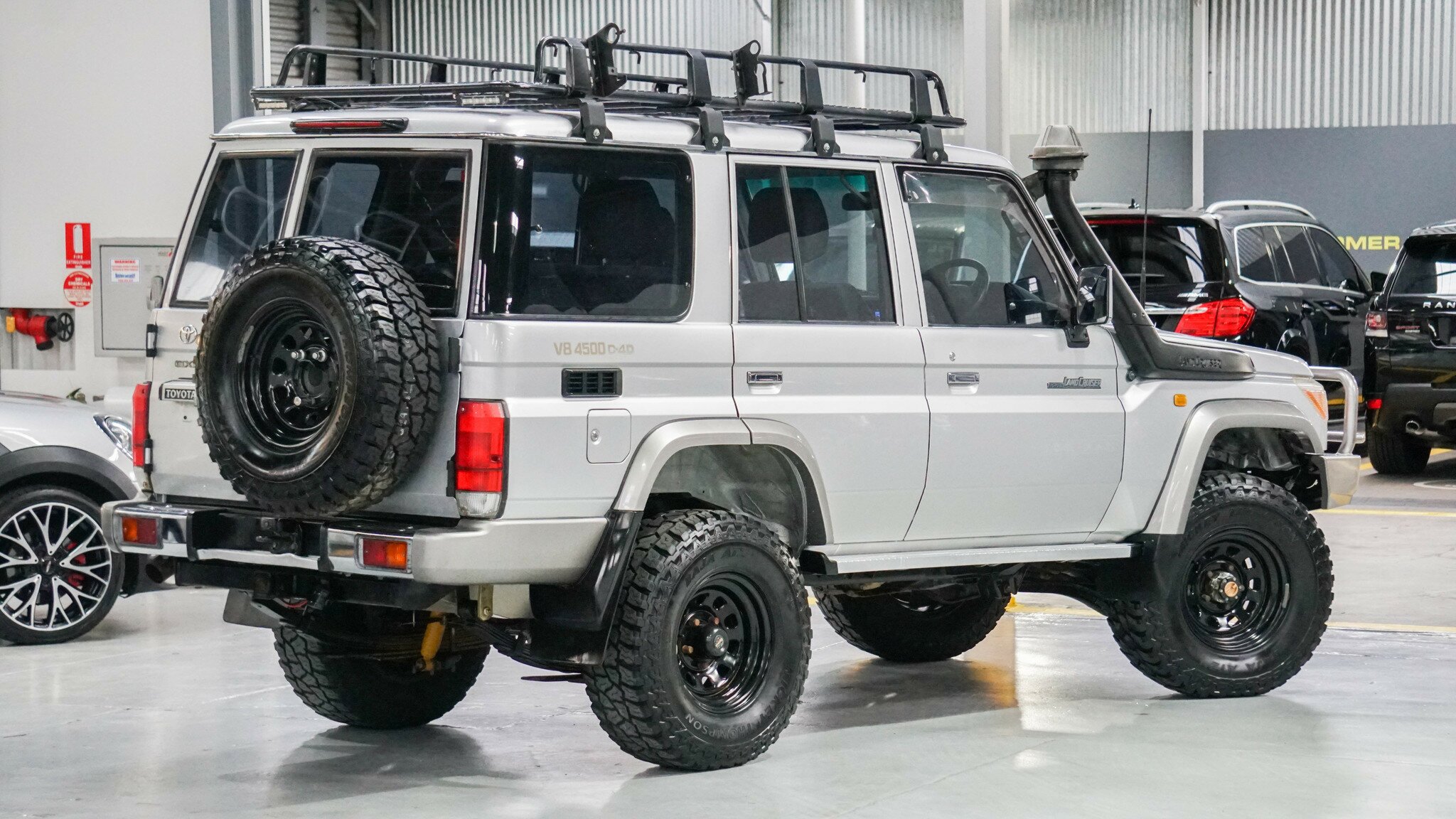 2009 TOYOTA LANDCRUISER VDJ76R GXL (4X4) 5 SP MANUAL 4D WAGON