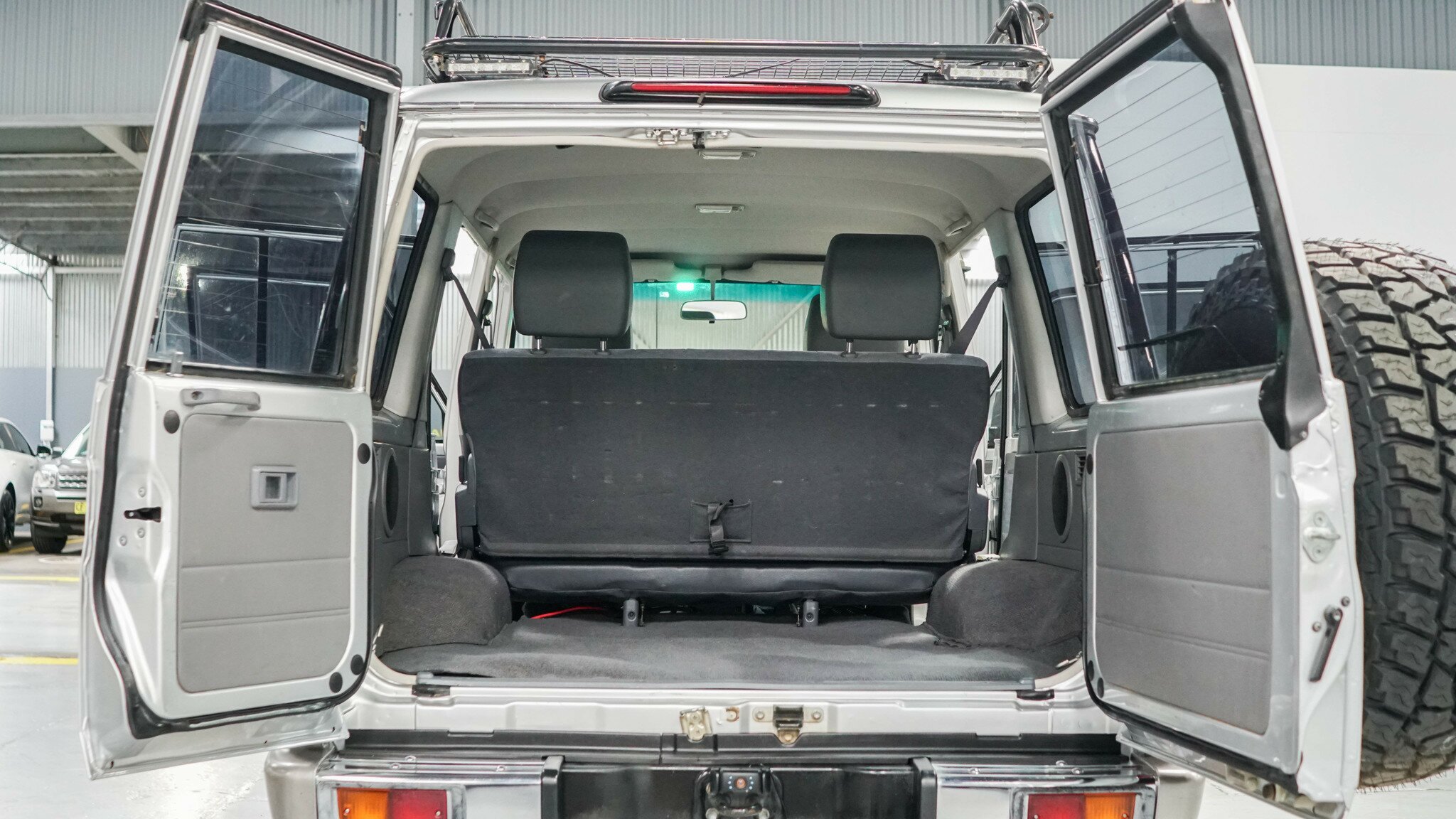 2009 TOYOTA LANDCRUISER VDJ76R GXL (4X4) 5 SP MANUAL 4D WAGON