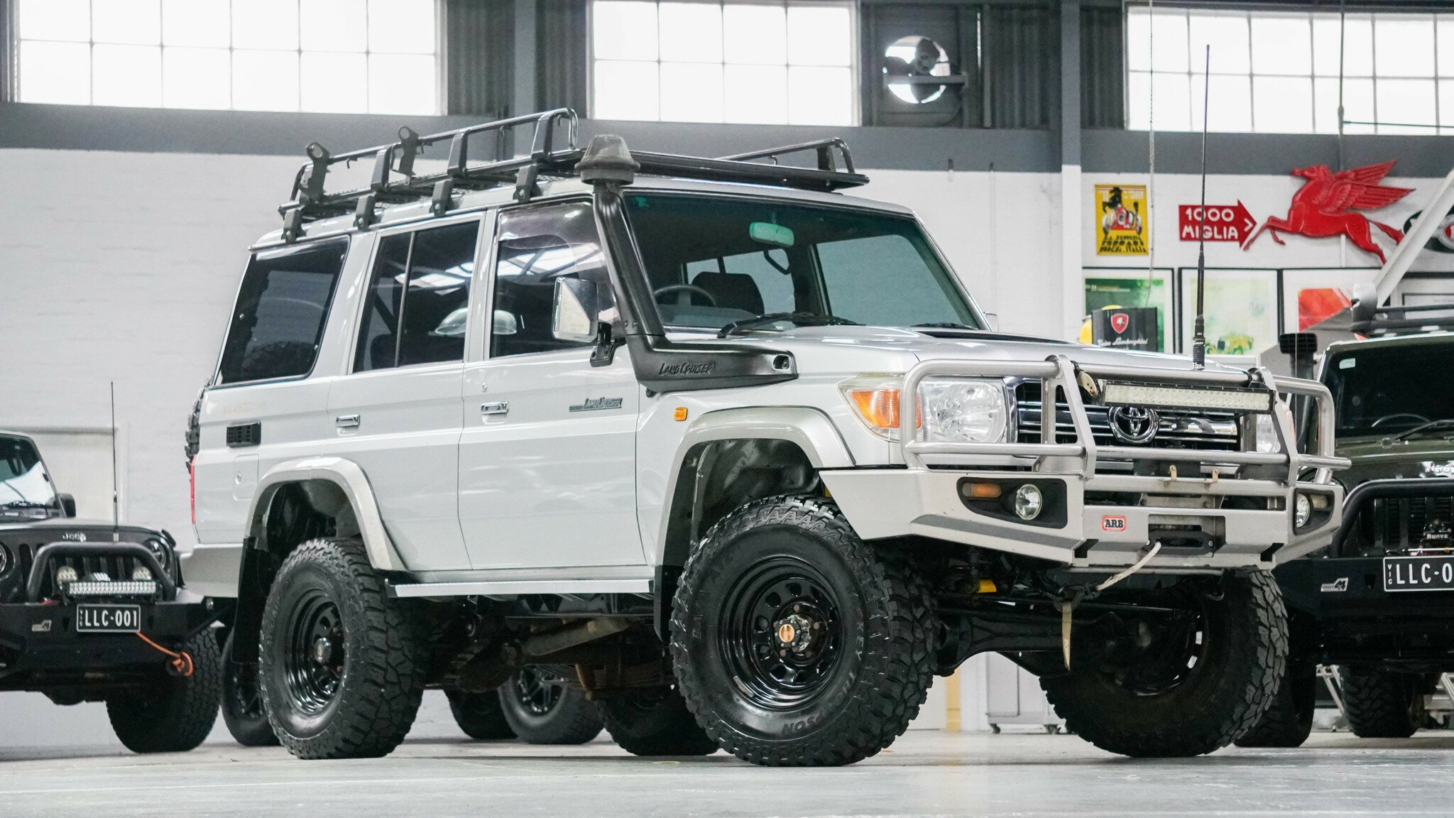 2009 TOYOTA LANDCRUISER VDJ76R GXL (4X4) 5 SP MANUAL 4D WAGON