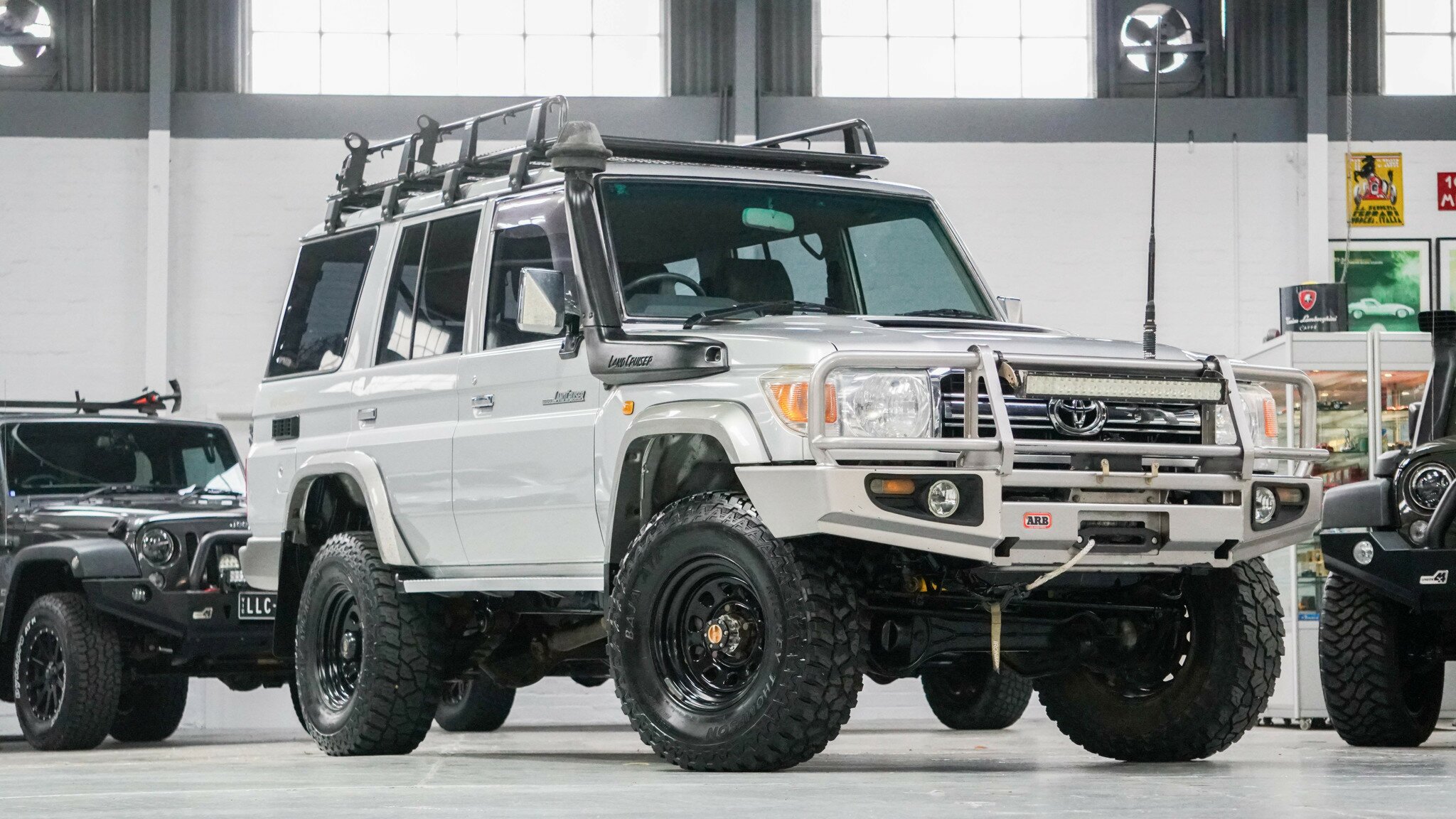 2009 TOYOTA LANDCRUISER VDJ76R GXL (4X4) 5 SP MANUAL 4D WAGON
