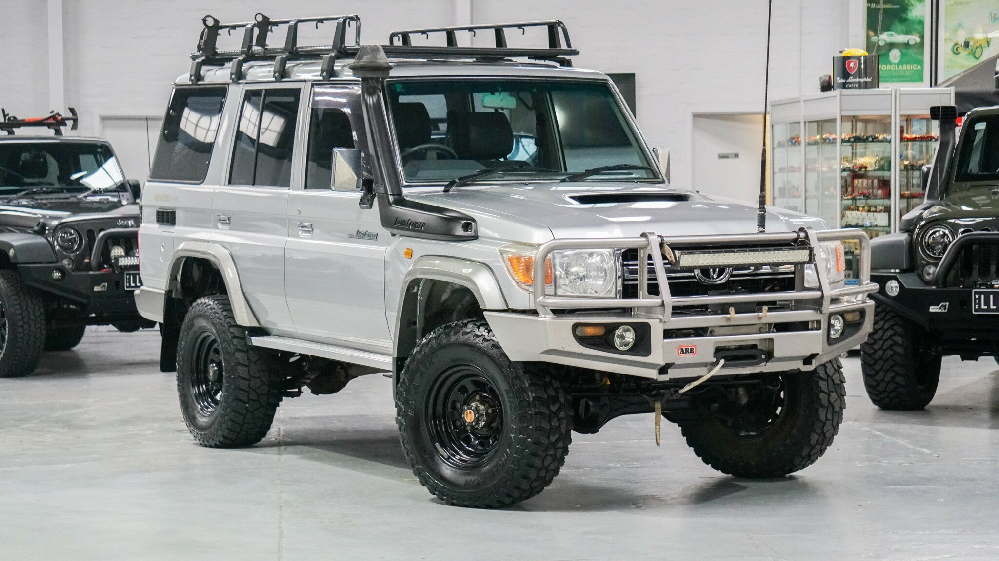 2009 TOYOTA LANDCRUISER VDJ76R GXL (4X4) 5 SP MANUAL 4D WAGON