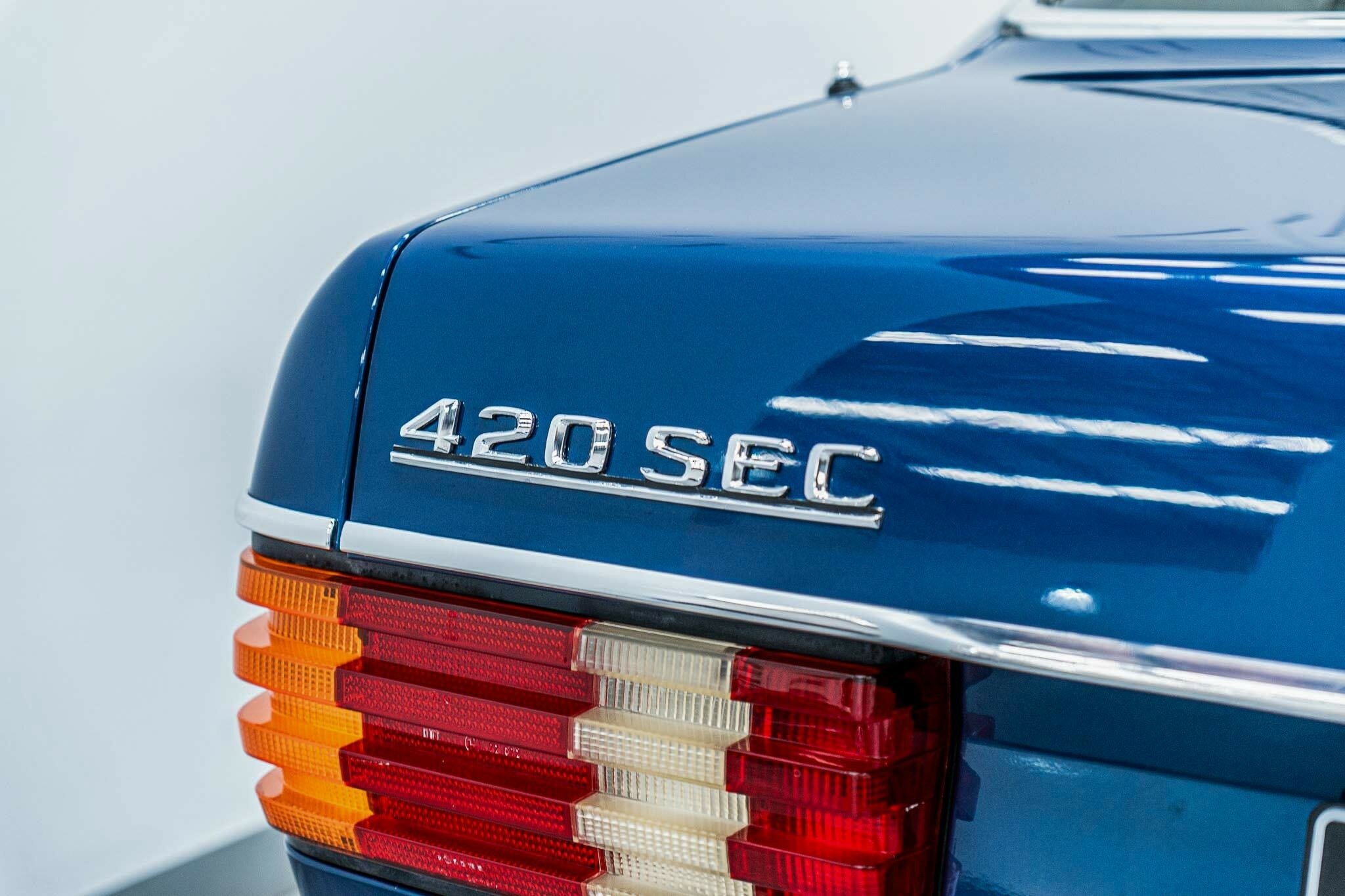 1986 MERCEDES-BENZ 420 SEC 4 SP AUTOMATIC 2D COUPE