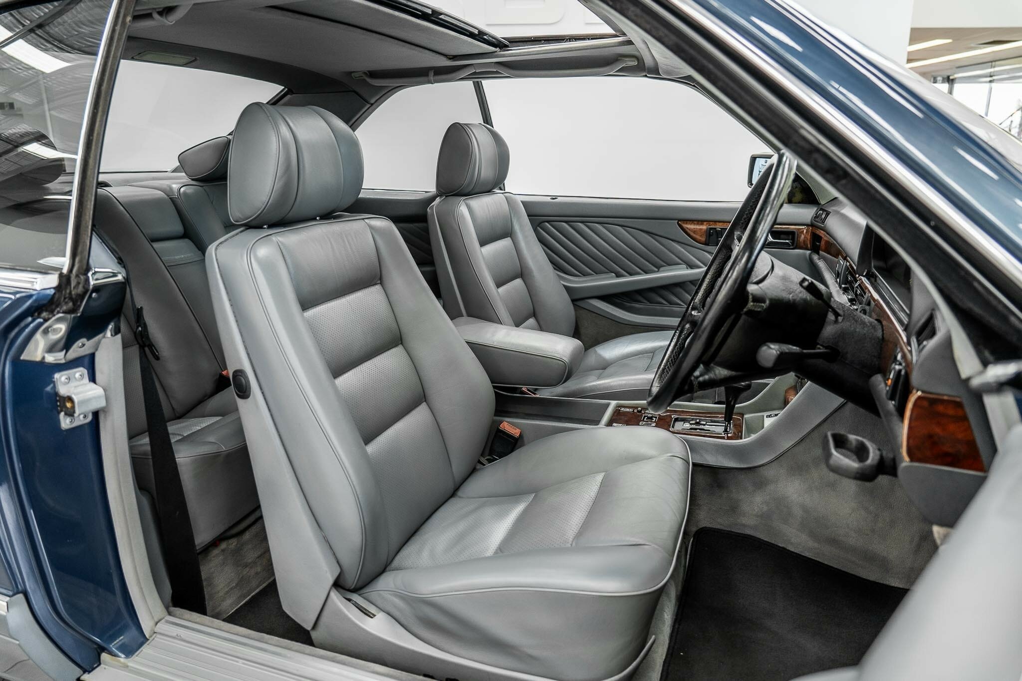 1986 MERCEDES-BENZ 420 SEC 4 SP AUTOMATIC 2D COUPE