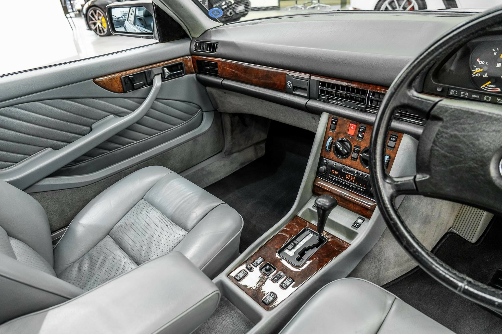 1986 MERCEDES-BENZ 420 SEC 4 SP AUTOMATIC 2D COUPE