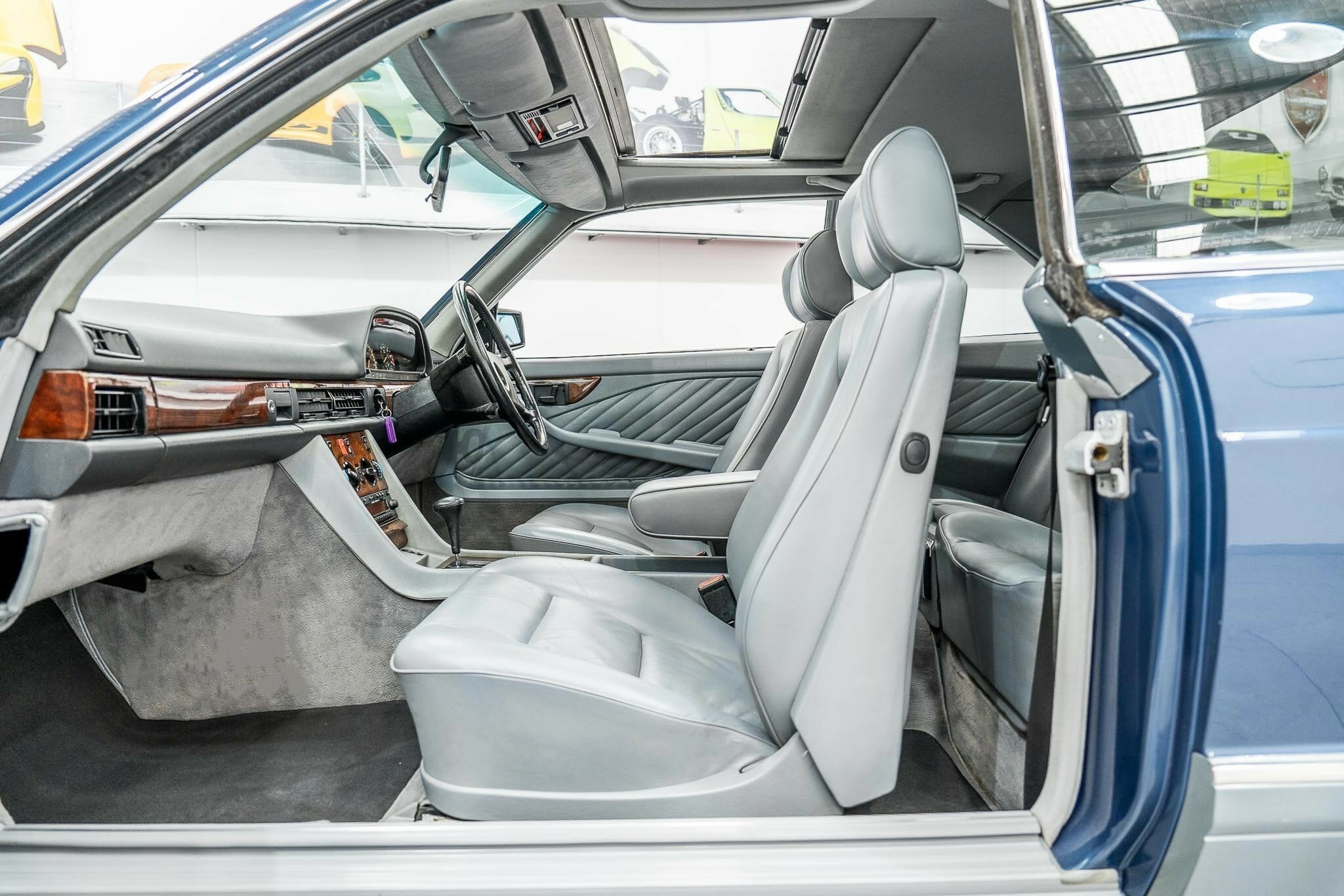 1986 MERCEDES-BENZ 420 SEC 4 SP AUTOMATIC 2D COUPE