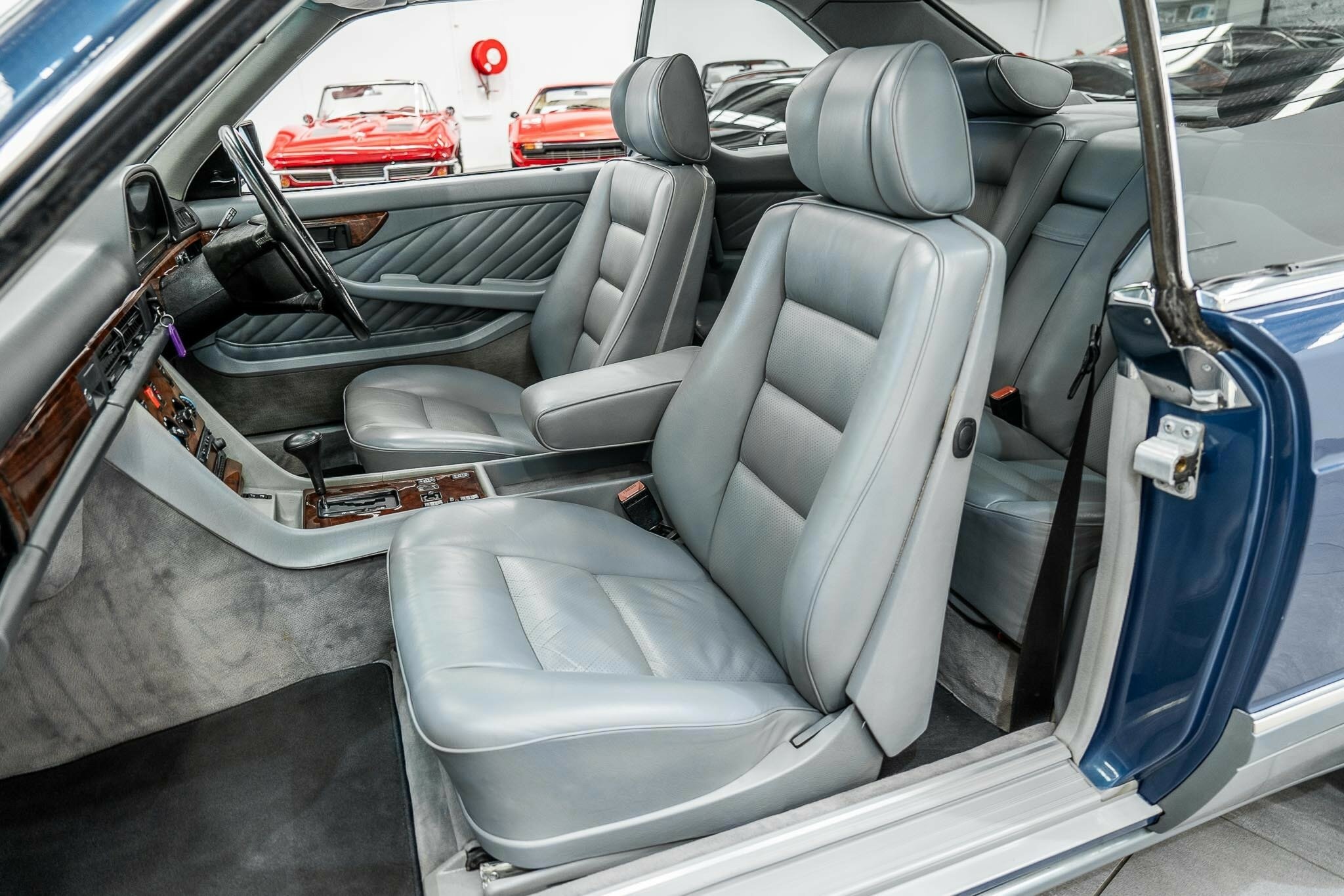 1986 MERCEDES-BENZ 420 SEC 4 SP AUTOMATIC 2D COUPE
