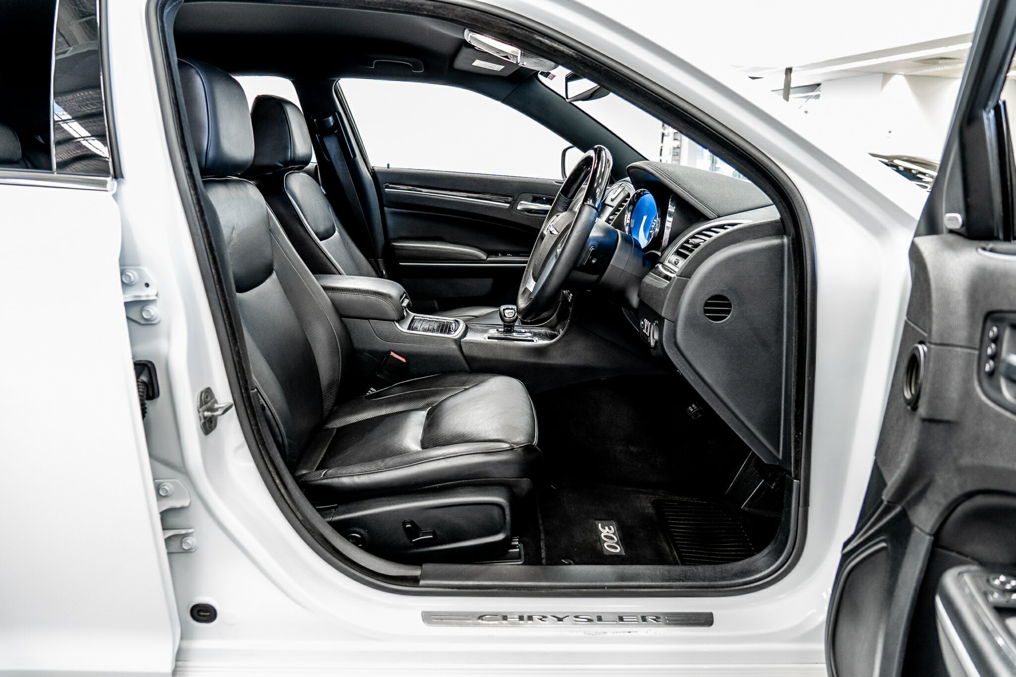 2013 CHRYSLER 300 MY12 C 8 SP AUTOMATIC 4D SEDAN