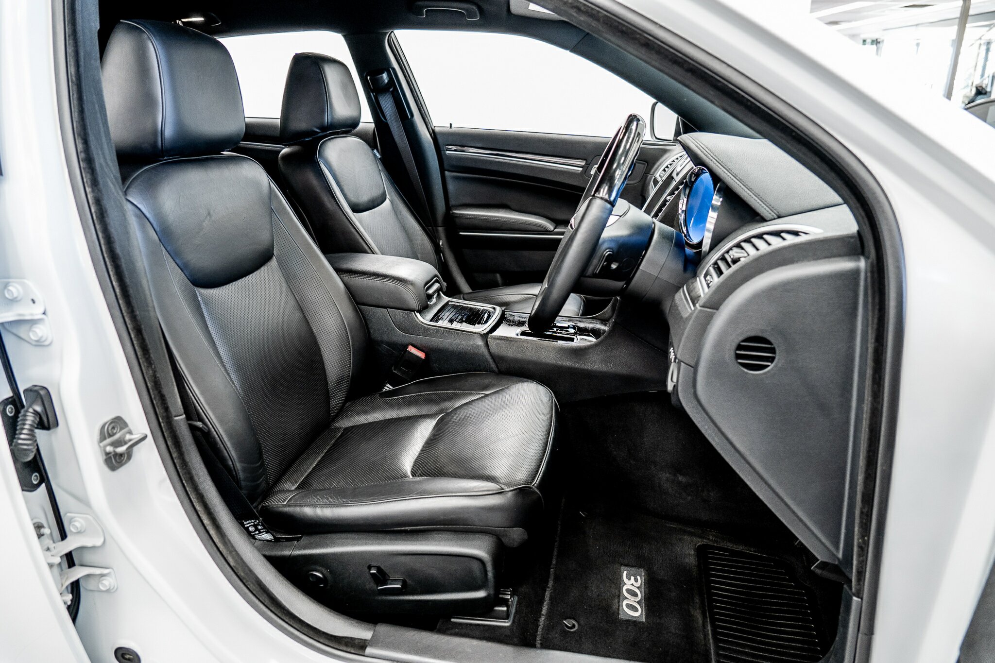 2013 CHRYSLER 300 MY12 C 8 SP AUTOMATIC 4D SEDAN