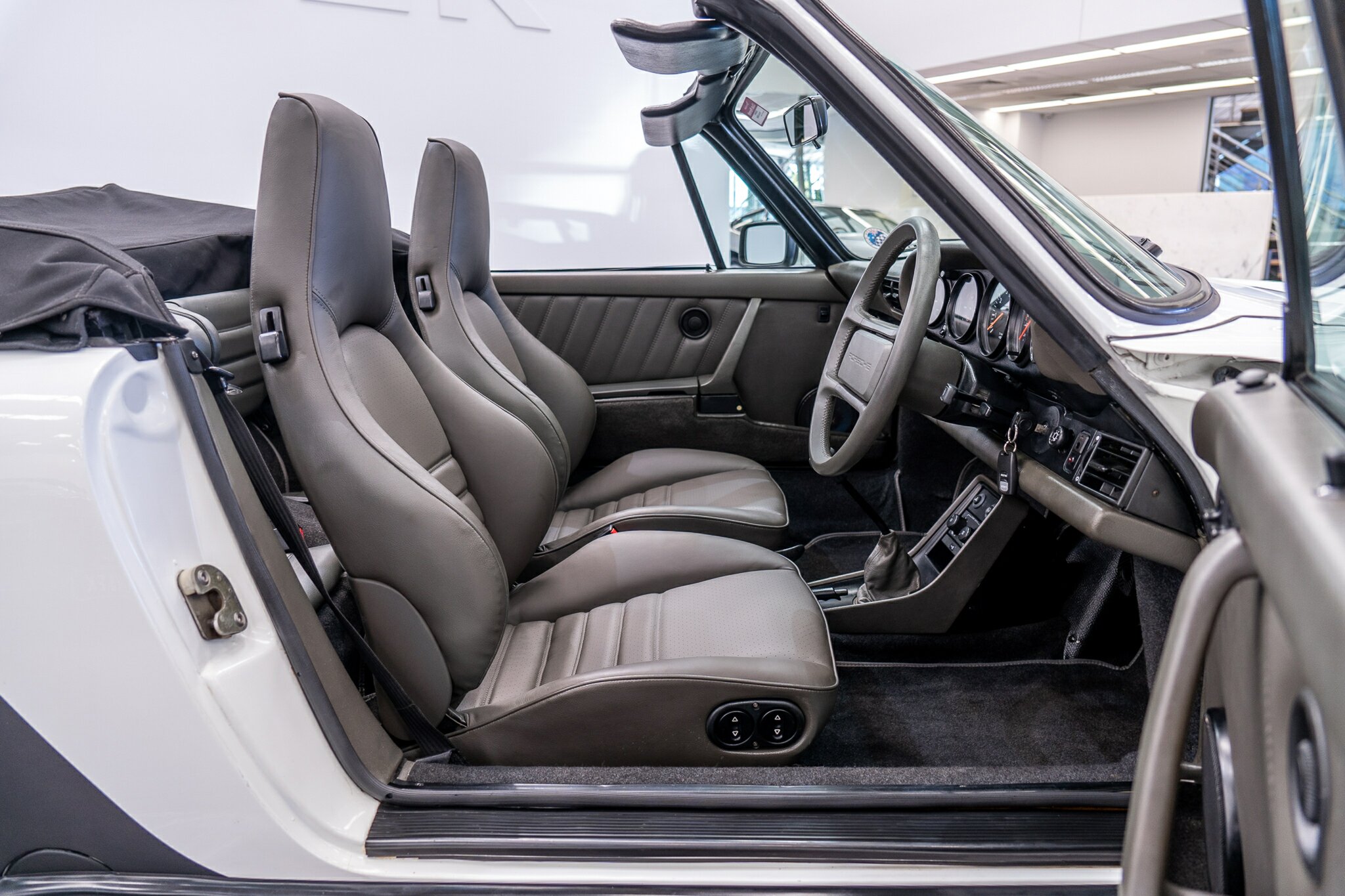 1987 PORSCHE 911 CARRERA 5 SP MANUAL 2D CABRIOLET
