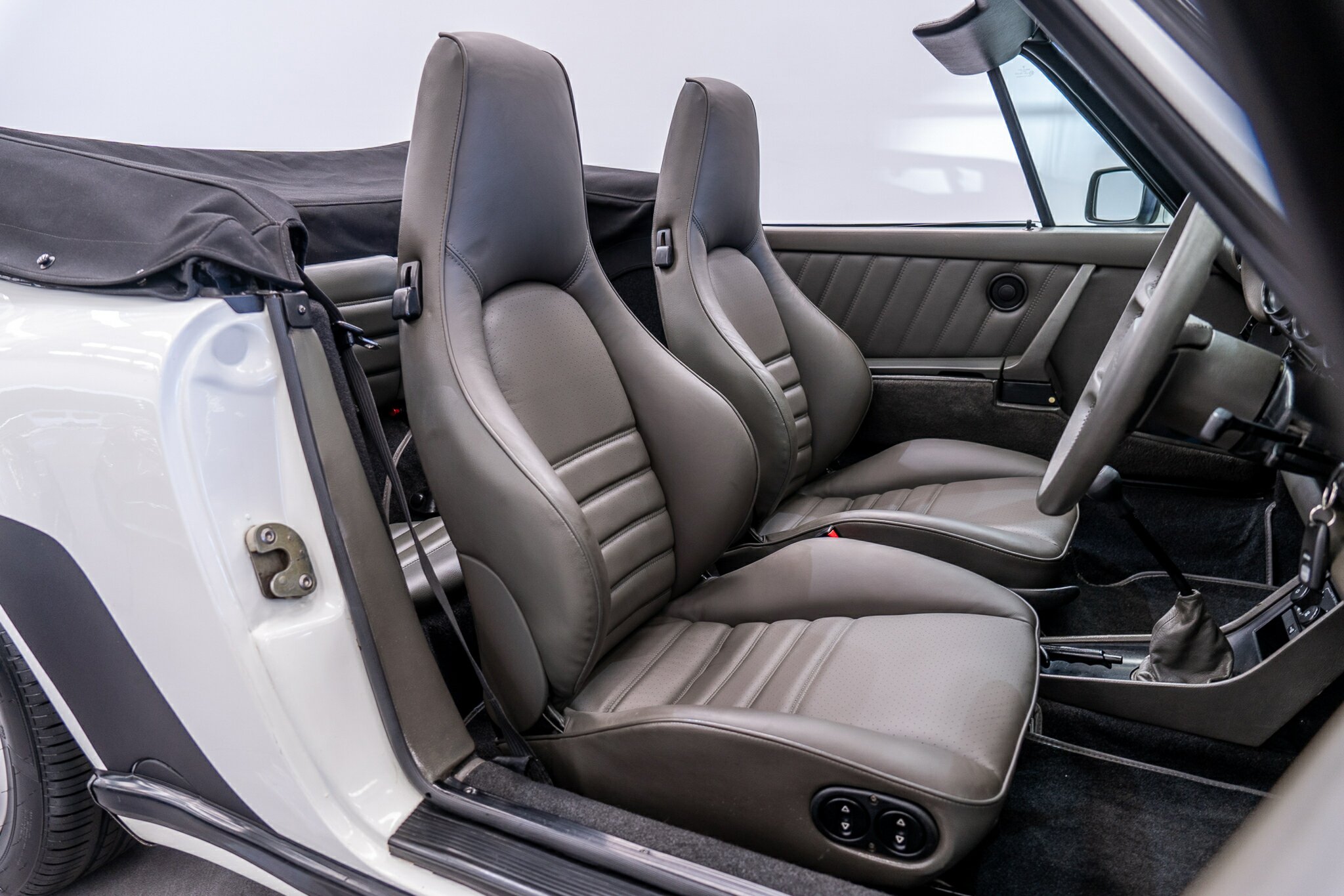 1987 PORSCHE 911 CARRERA 5 SP MANUAL 2D CABRIOLET