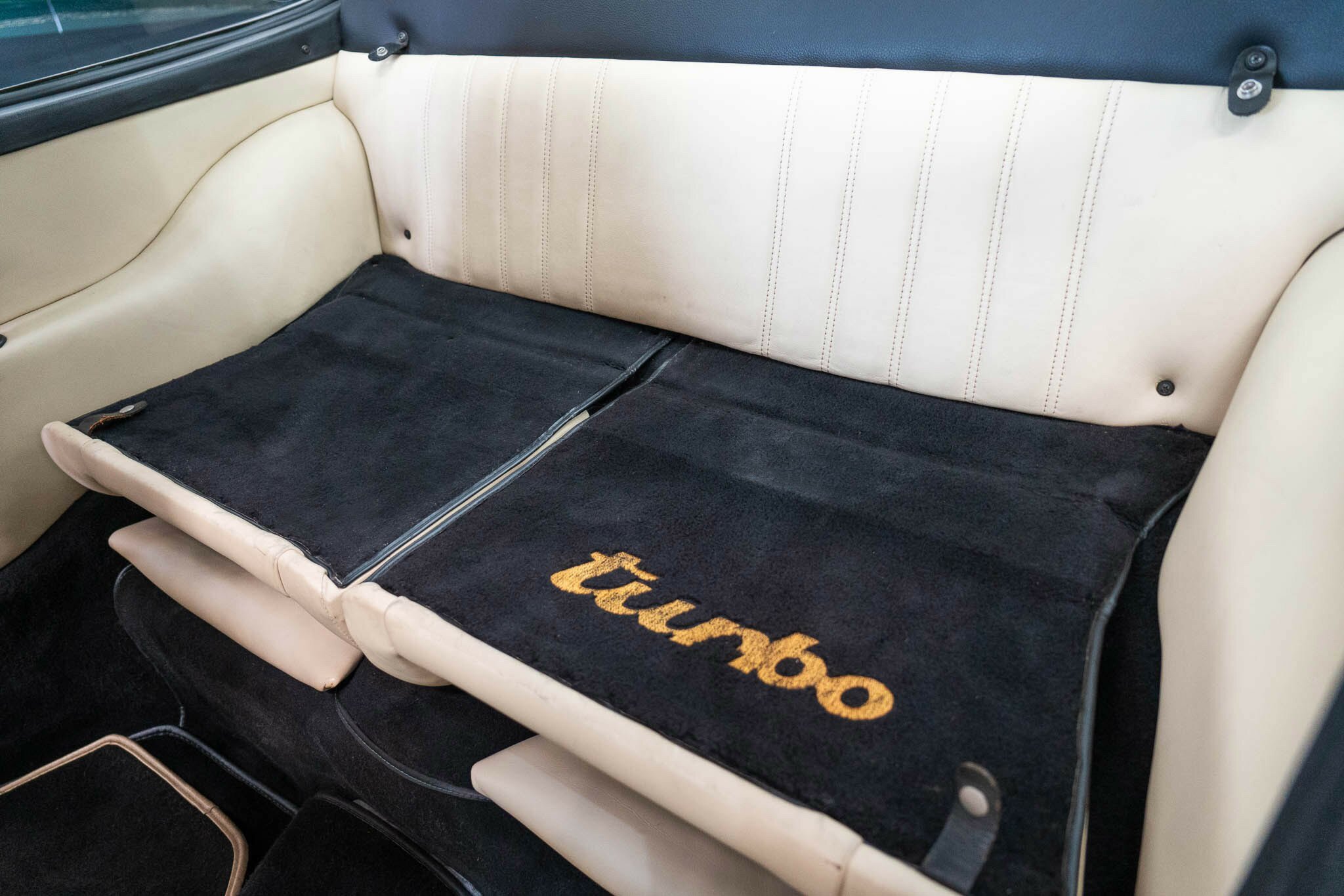 1982 PORSCHE 911 TURBO (930) 4 SP MANUAL 2D COUPE